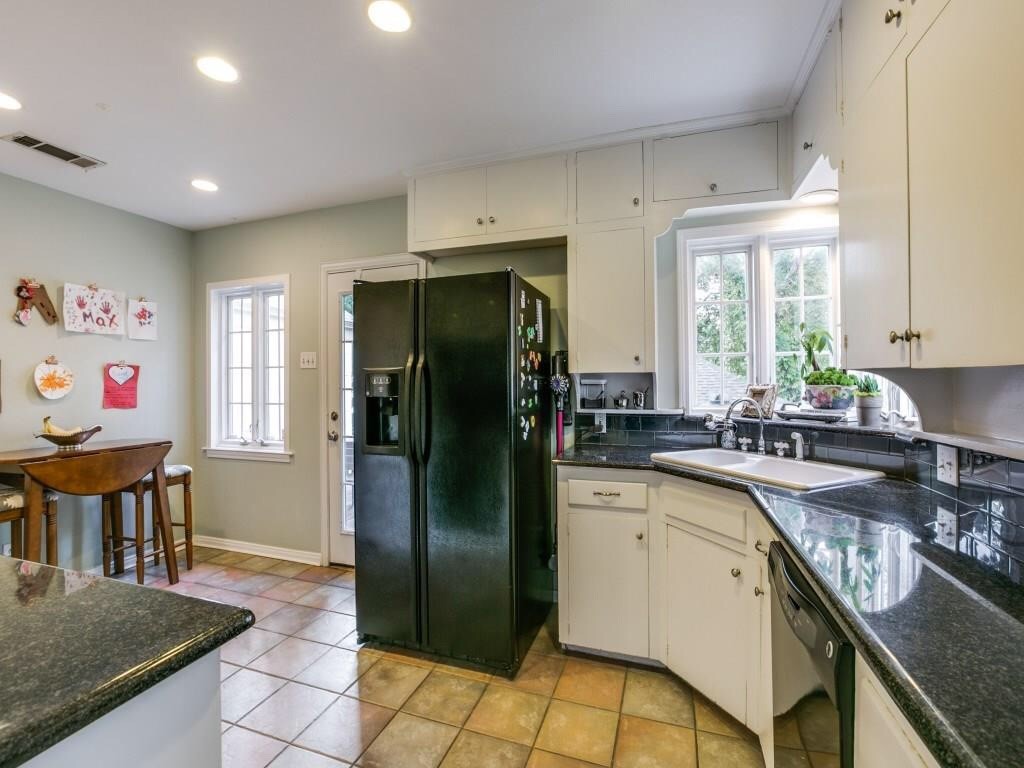 1523 Oak Knoll Street Dallas TX 75208