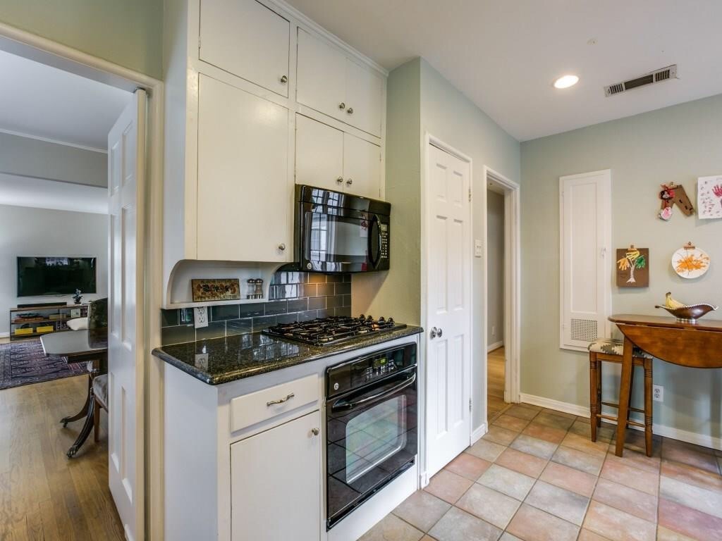 1523 Oak Knoll Street Dallas TX 75208