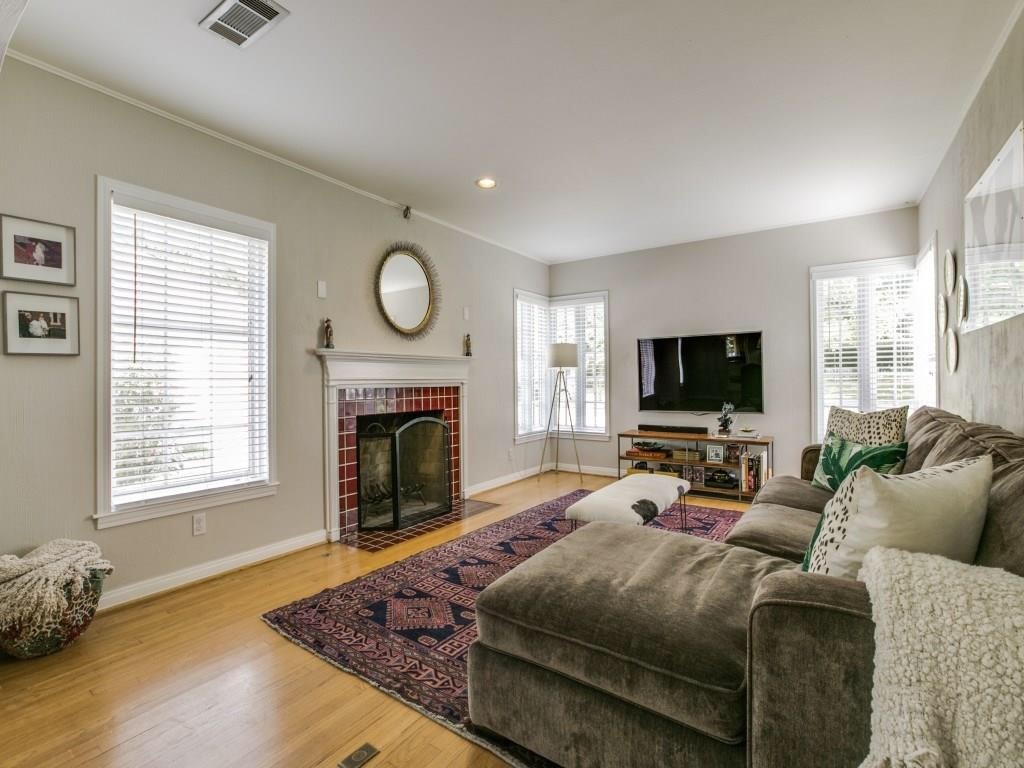 1523 Oak Knoll Street Dallas TX 75208