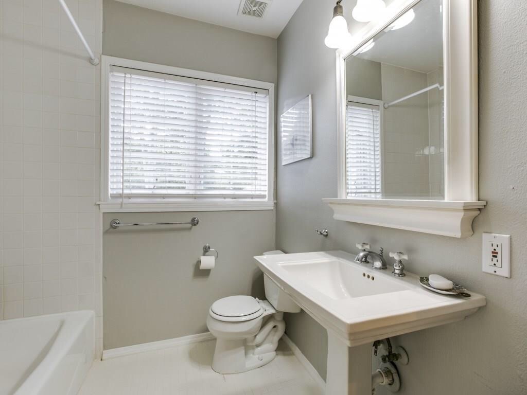 1523 Oak Knoll Street Dallas TX 75208