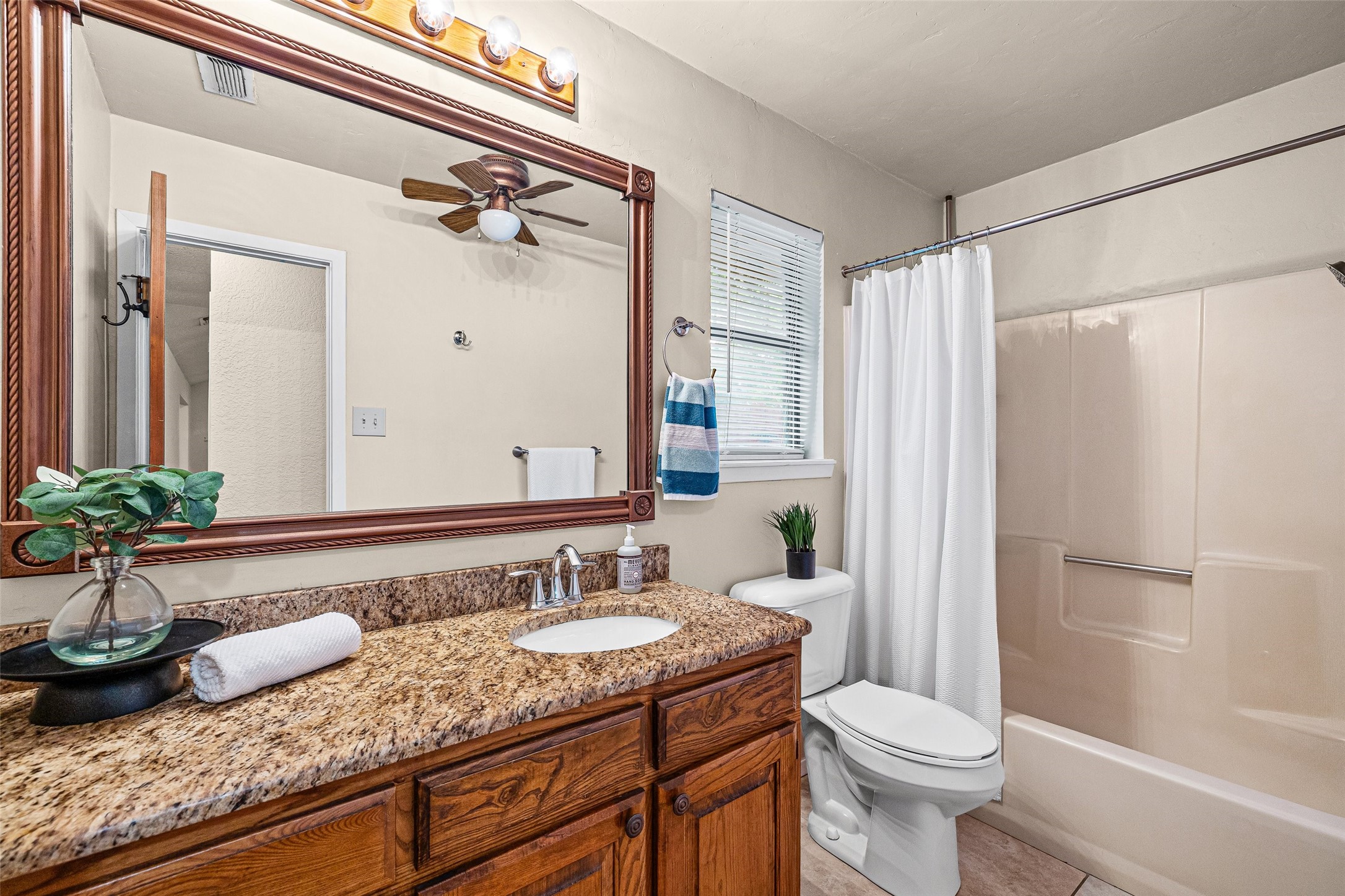 1017 Meadowlark Lane Granbury TX 76048