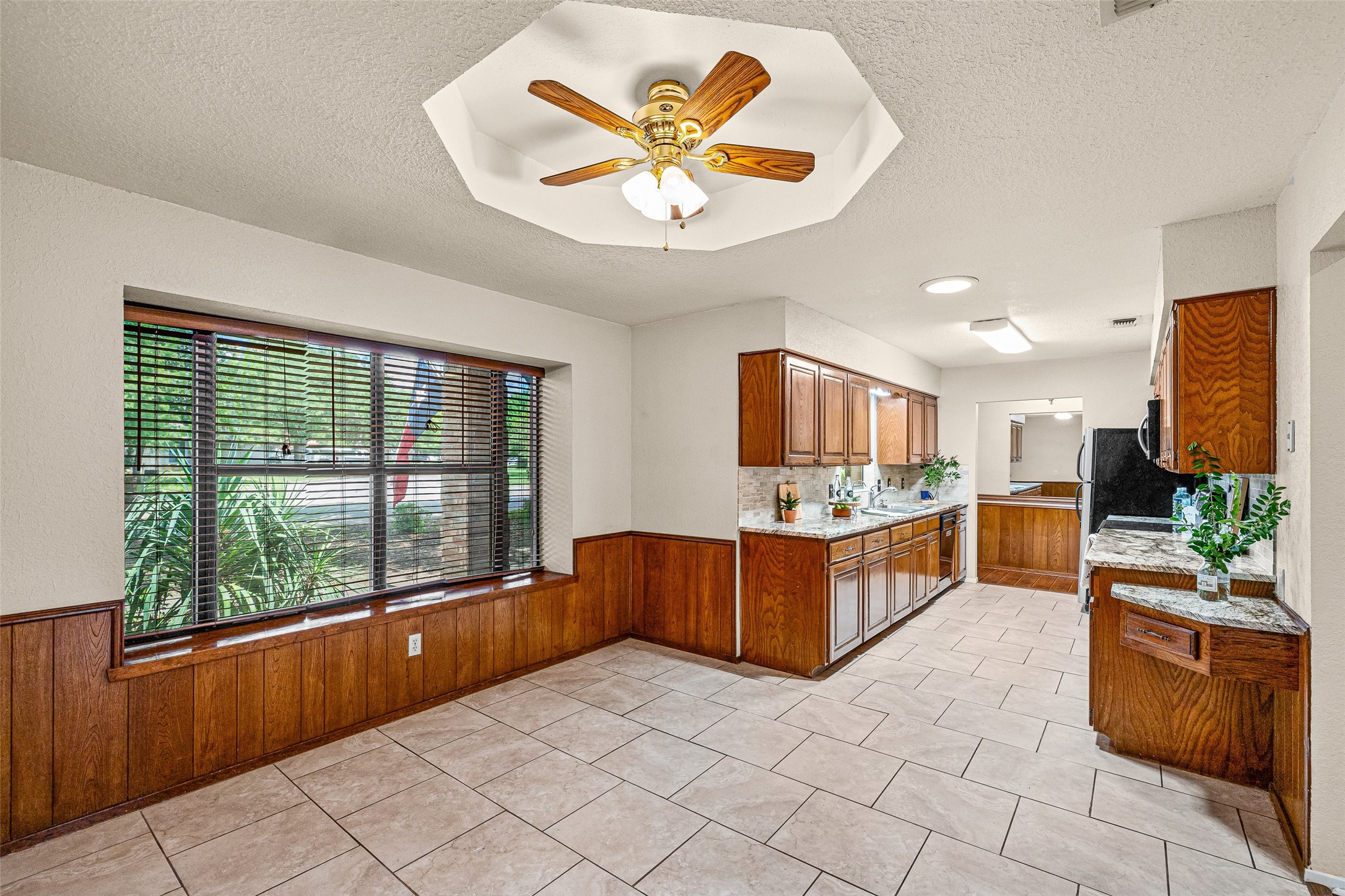 1017 Meadowlark Lane Granbury TX 76048