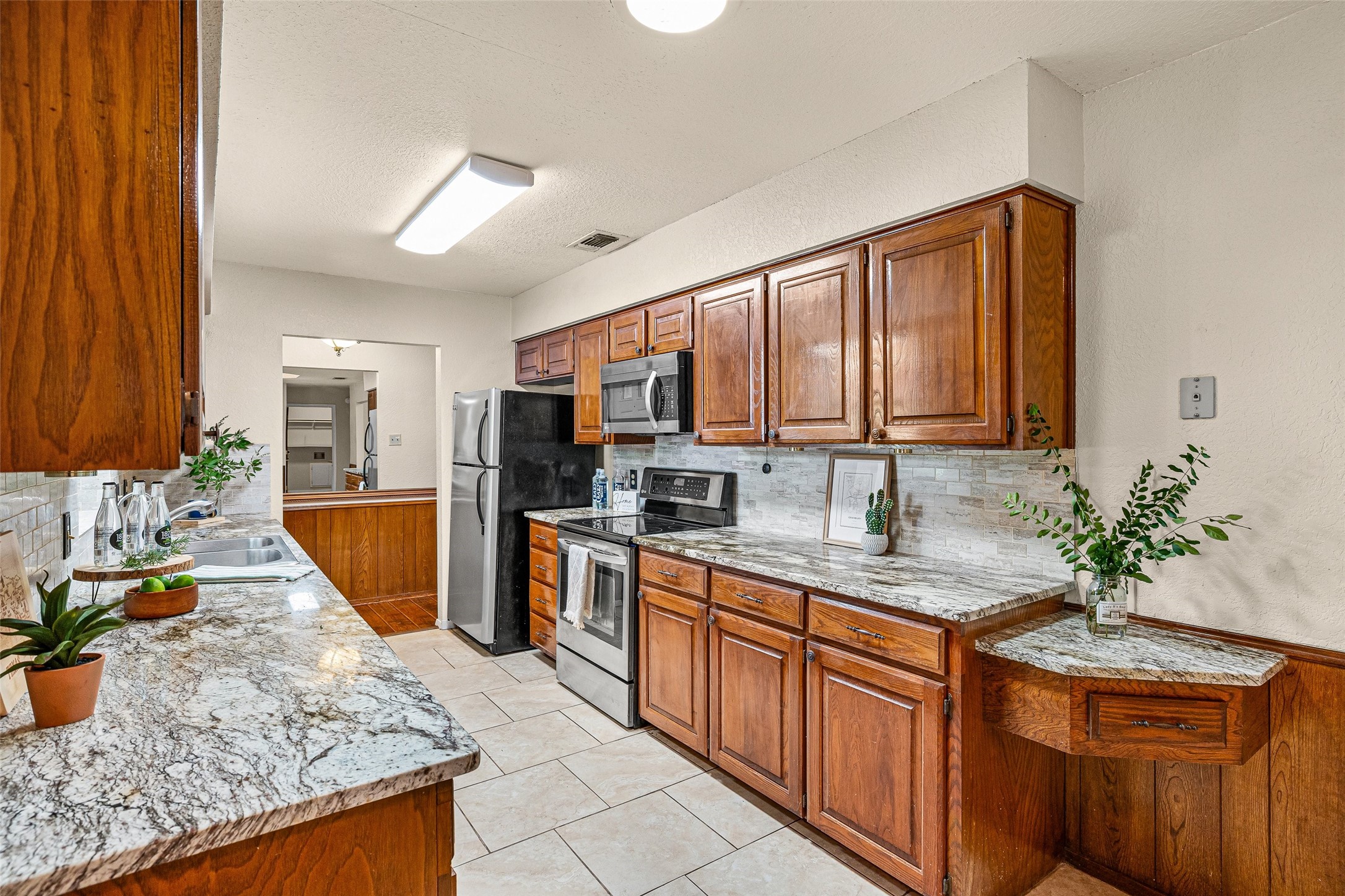 1017 Meadowlark Lane Granbury TX 76048