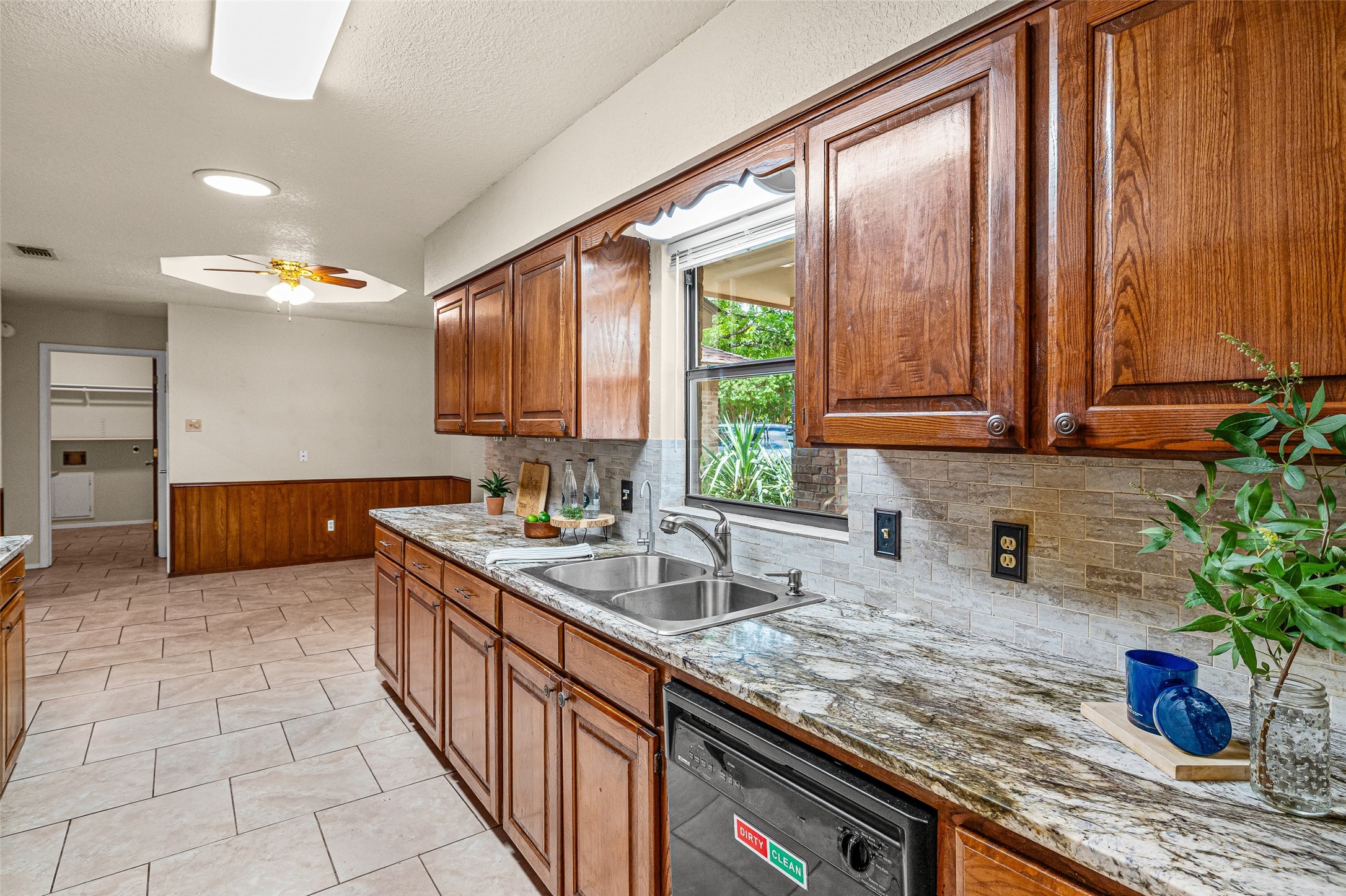 1017 Meadowlark Lane Granbury TX 76048