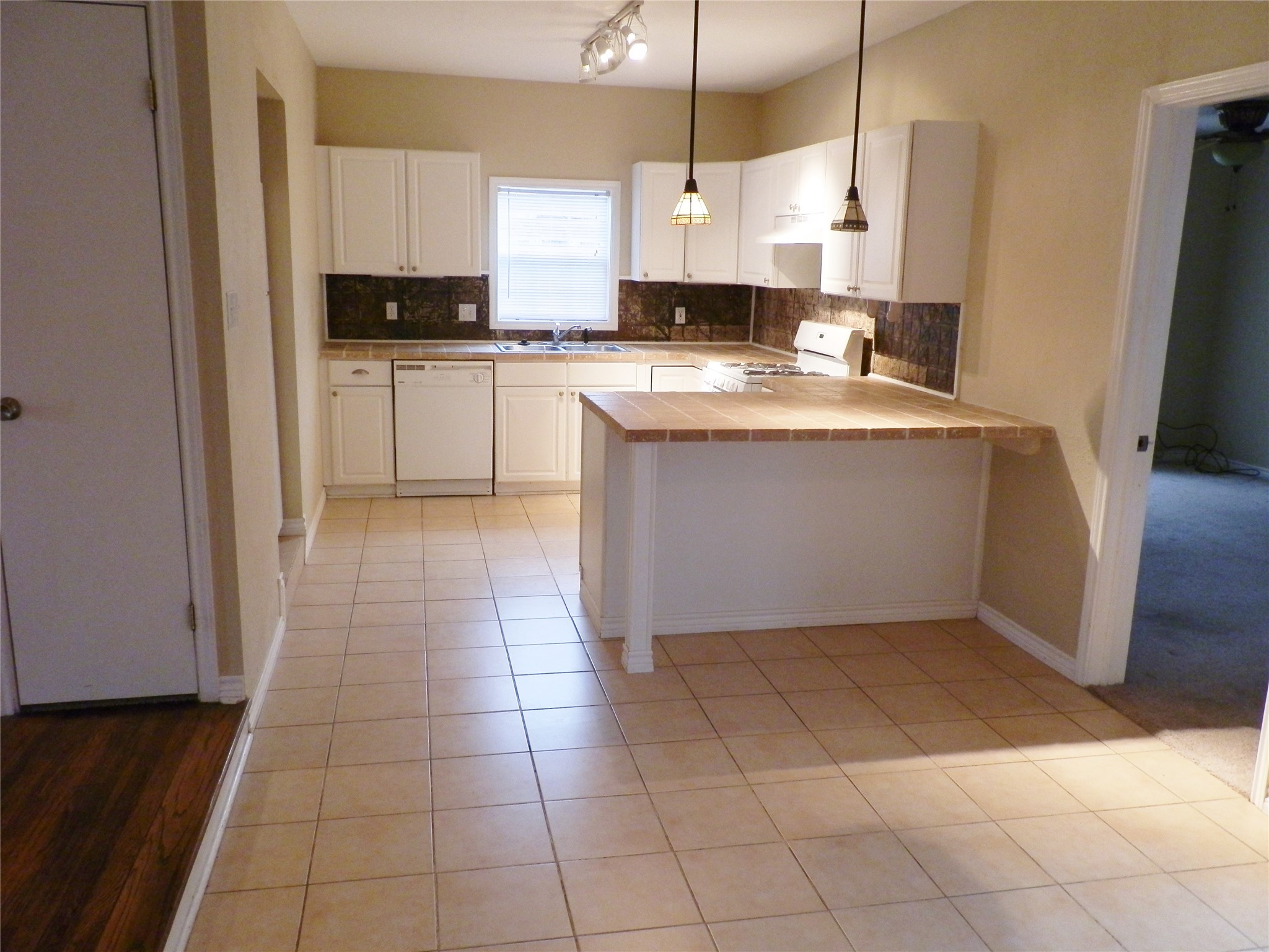 8823 San Benito Way Dallas TX 75218