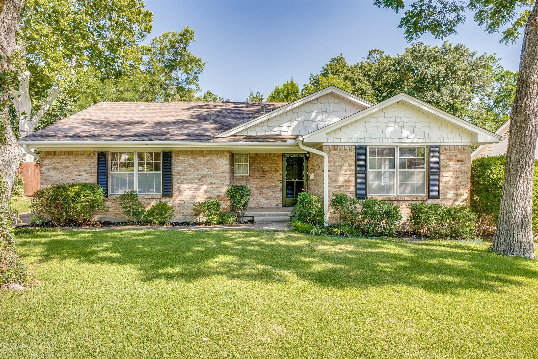2314 Springhill Drive Dallas TX 75228
