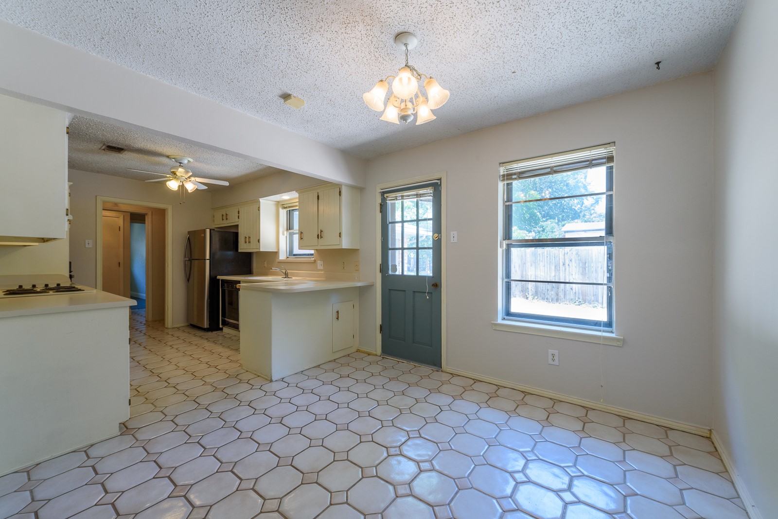 1915 Wendy Street Irving TX 75060