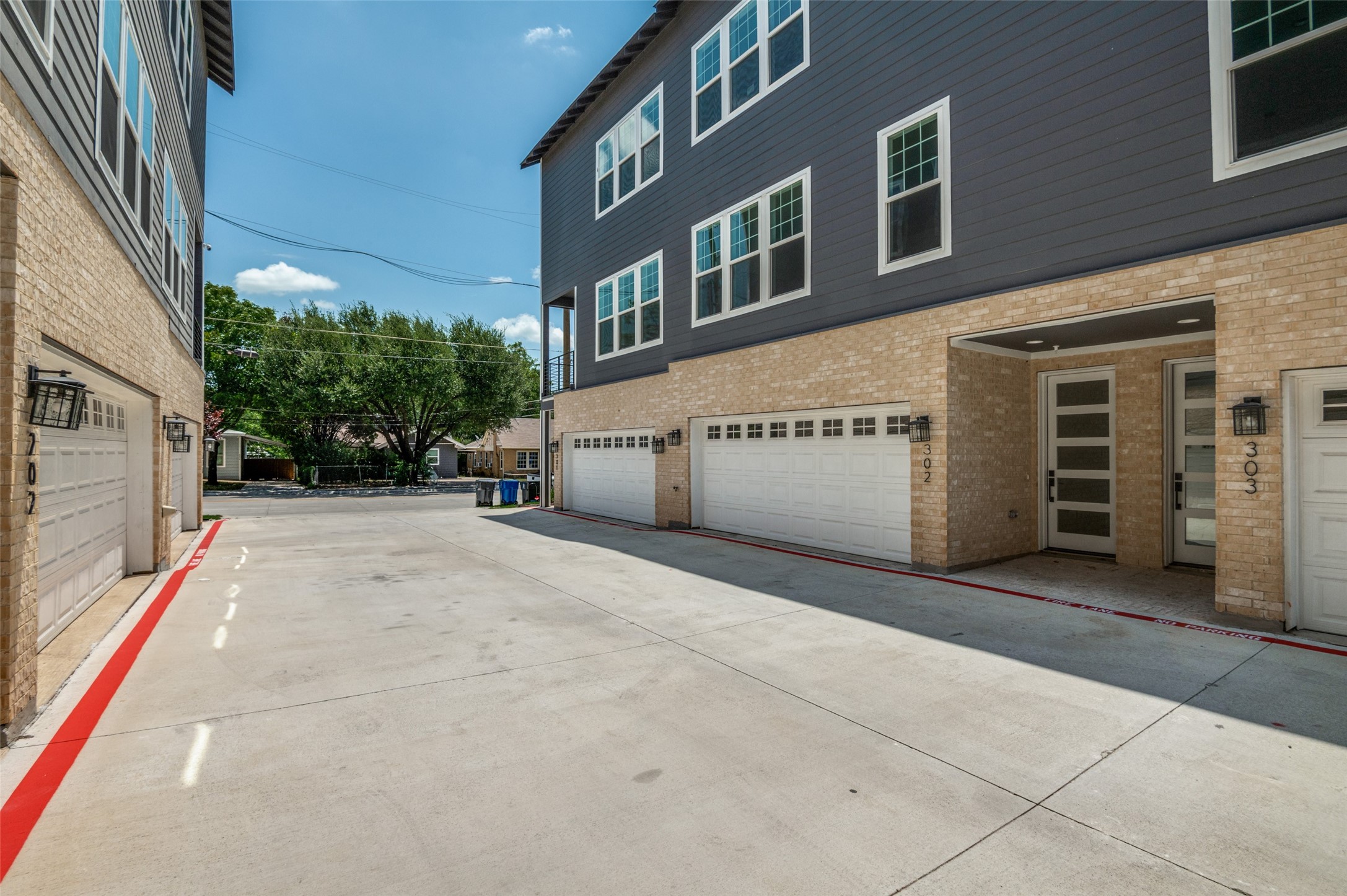 631 N Tyler Street Dallas TX 75208