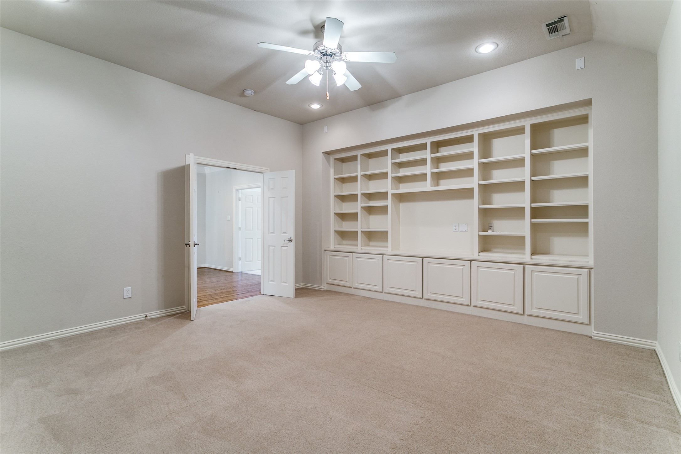 4472 Saint Andrews Boulevard Irving TX 75038