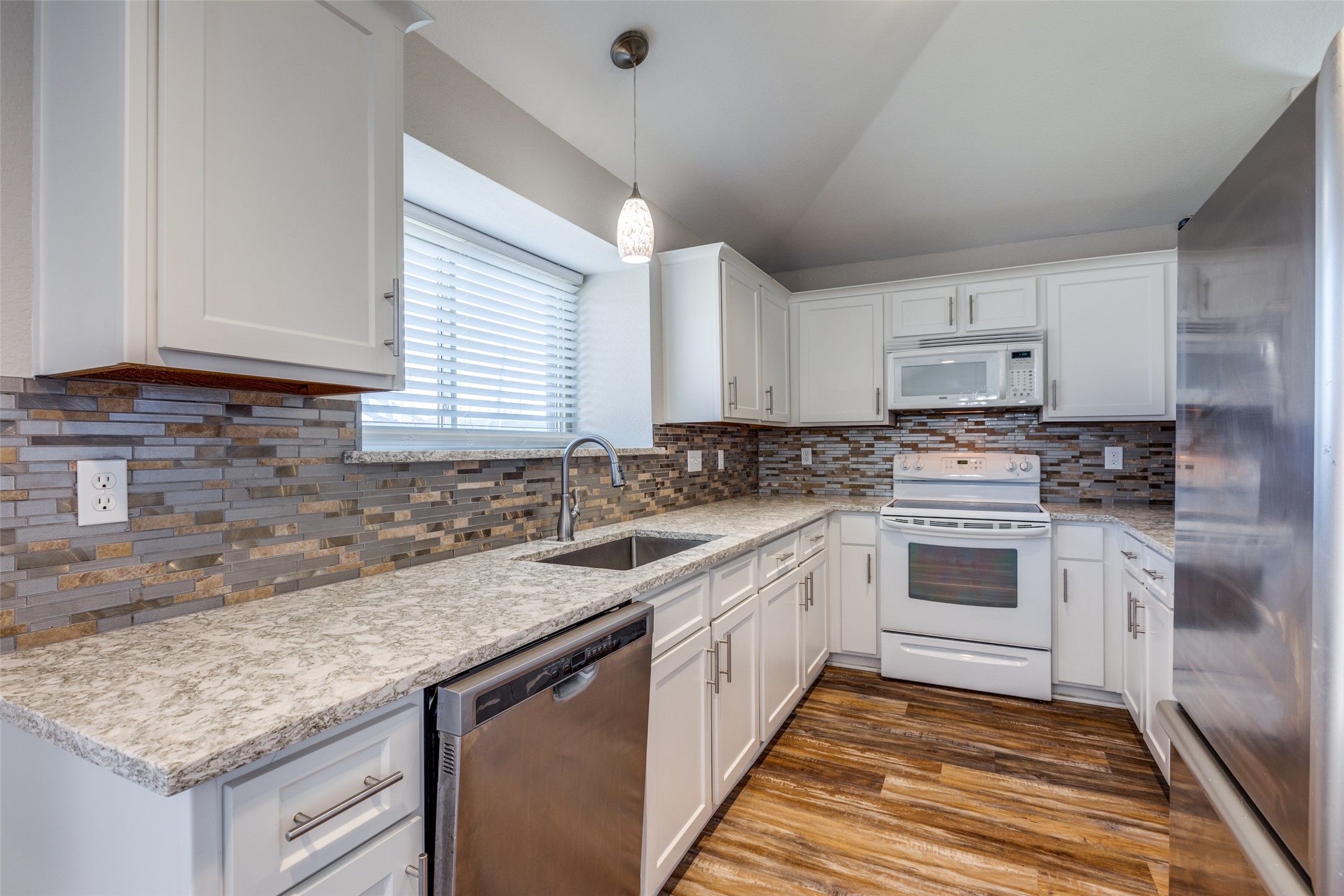 3814 Drakestone Avenue Rowlett TX 75088