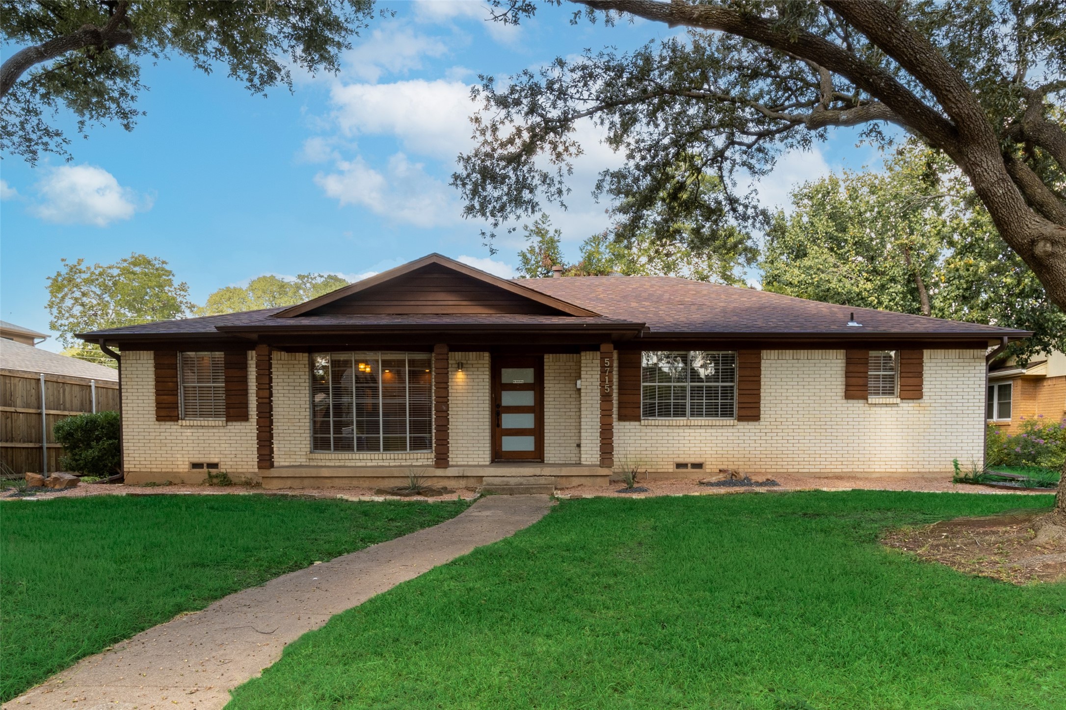 5715 Hillcroft Street Dallas TX 75227