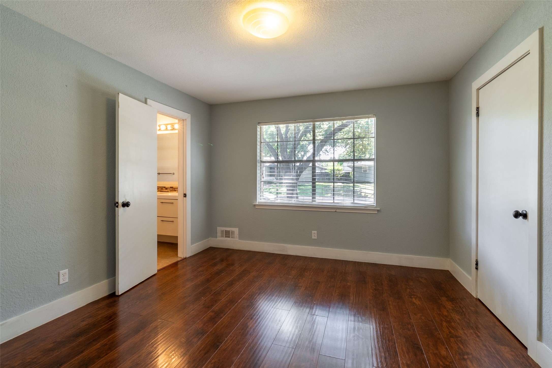5715 Hillcroft Street Dallas TX 75227
