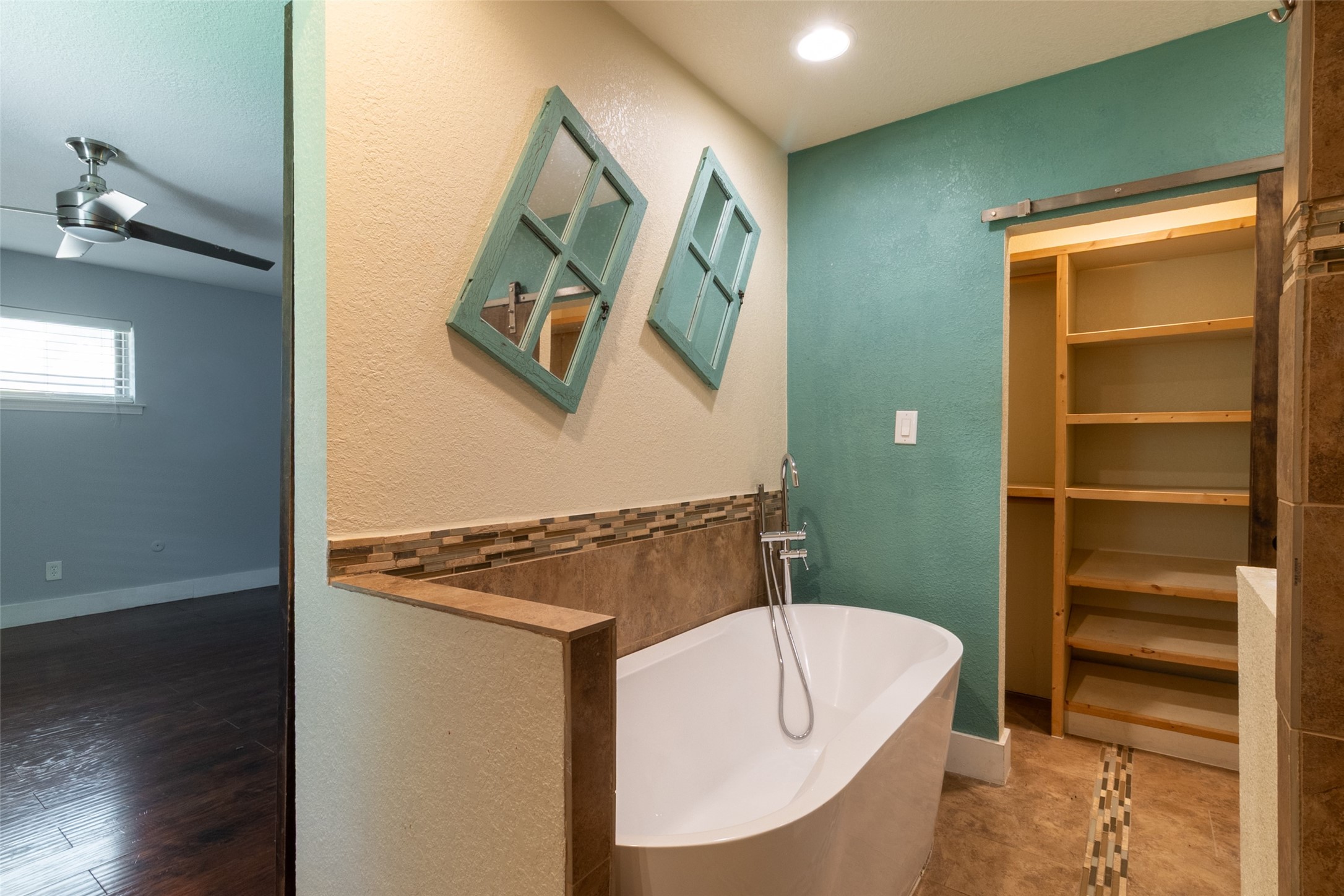 5715 Hillcroft Street Dallas TX 75227