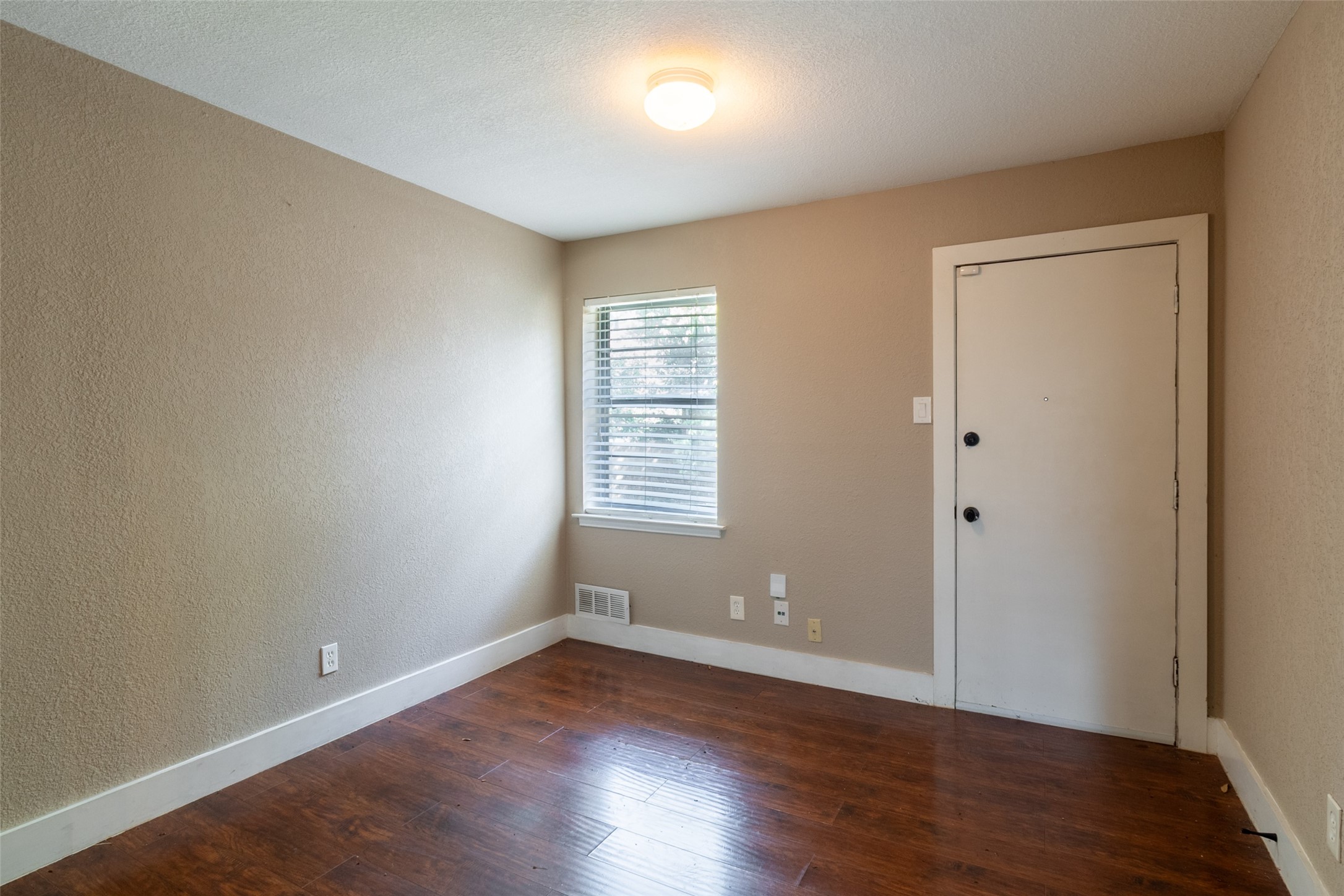 5715 Hillcroft Street Dallas TX 75227