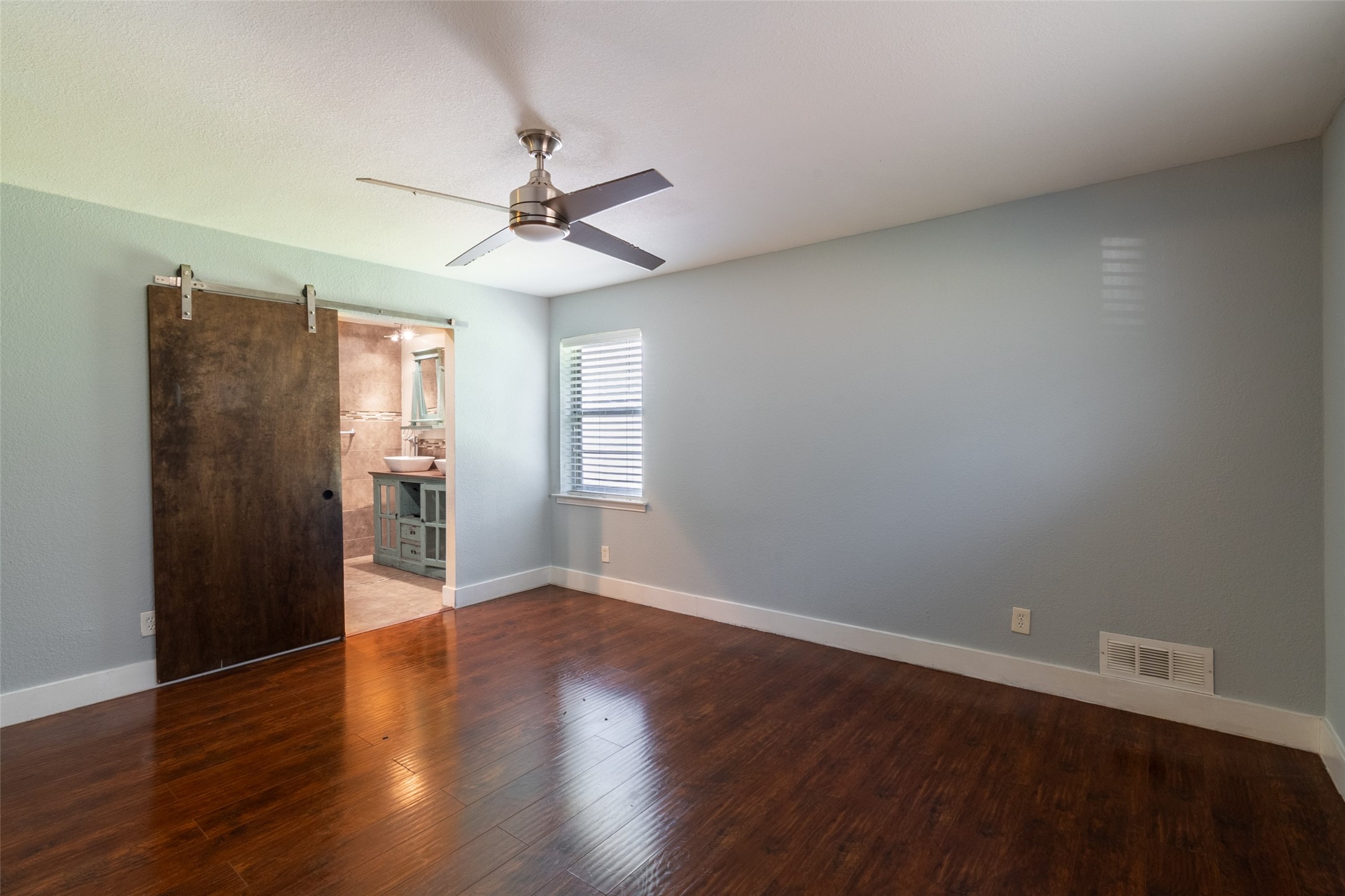 5715 Hillcroft Street Dallas TX 75227