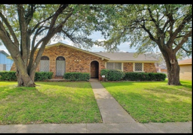 2752 Meadow Isle Lane Dallas TX 75237