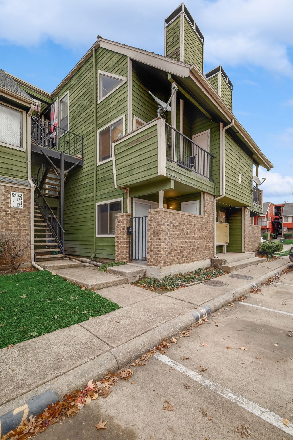 9823 Walnut Street Dallas TX 75243