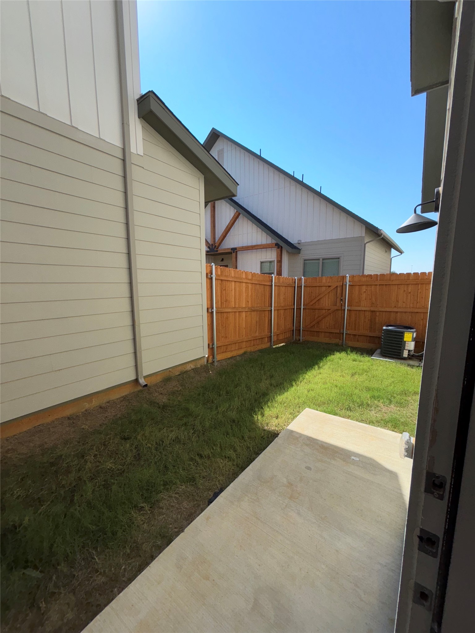 2036 Oak Grove Aubrey TX 76227