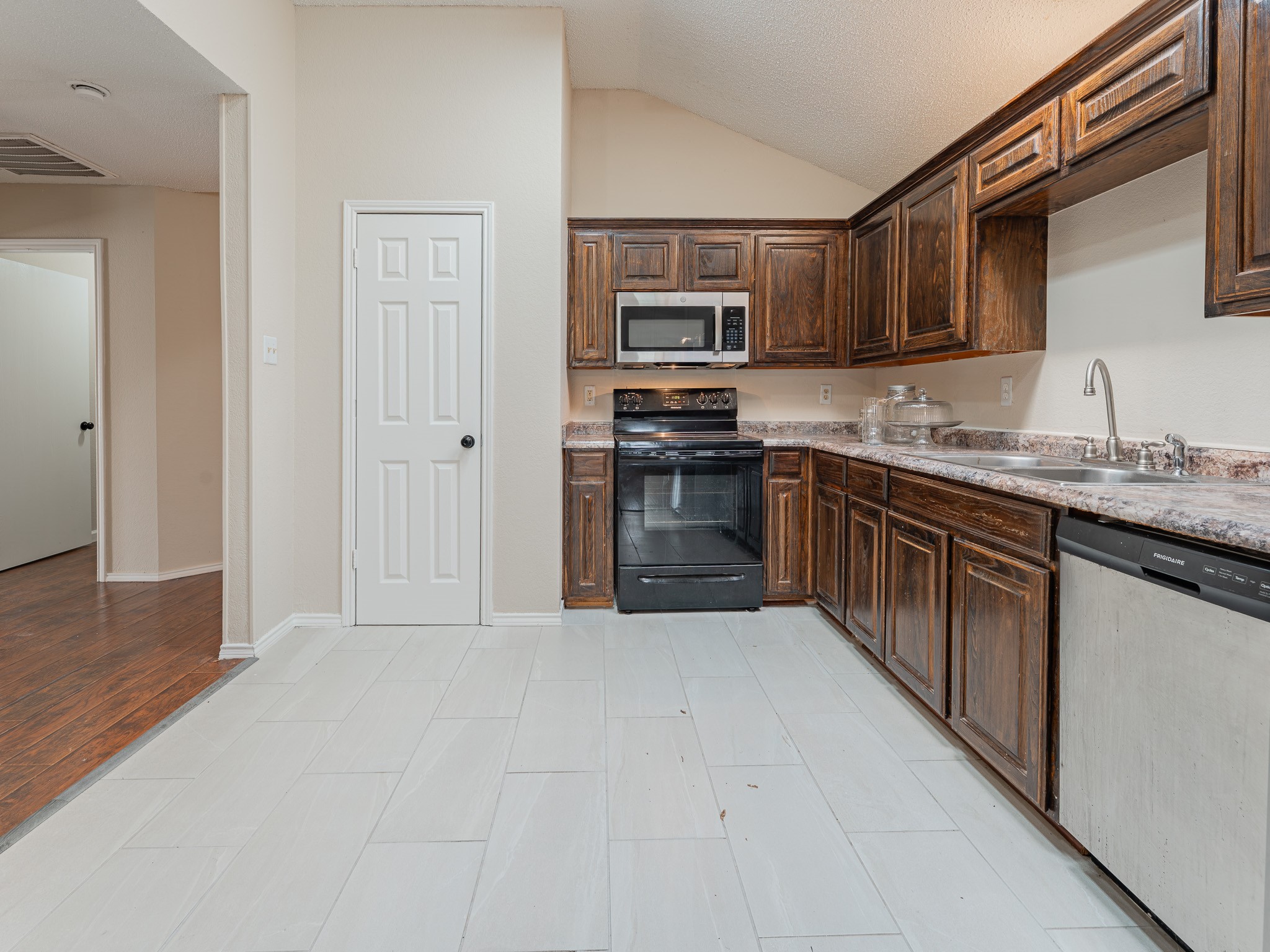 5807 Rock Meadow Trail Arlington TX 76017