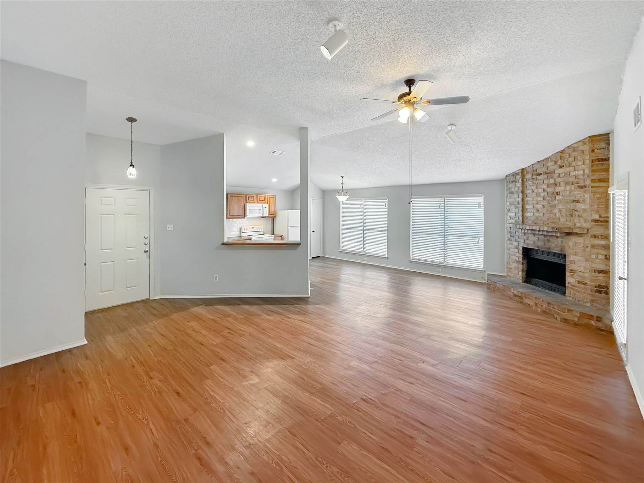 10205 Lone Pine Lane Fort Worth TX 76108