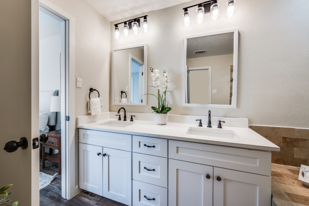 2100 Rainbow Drive Arlington TX 76011