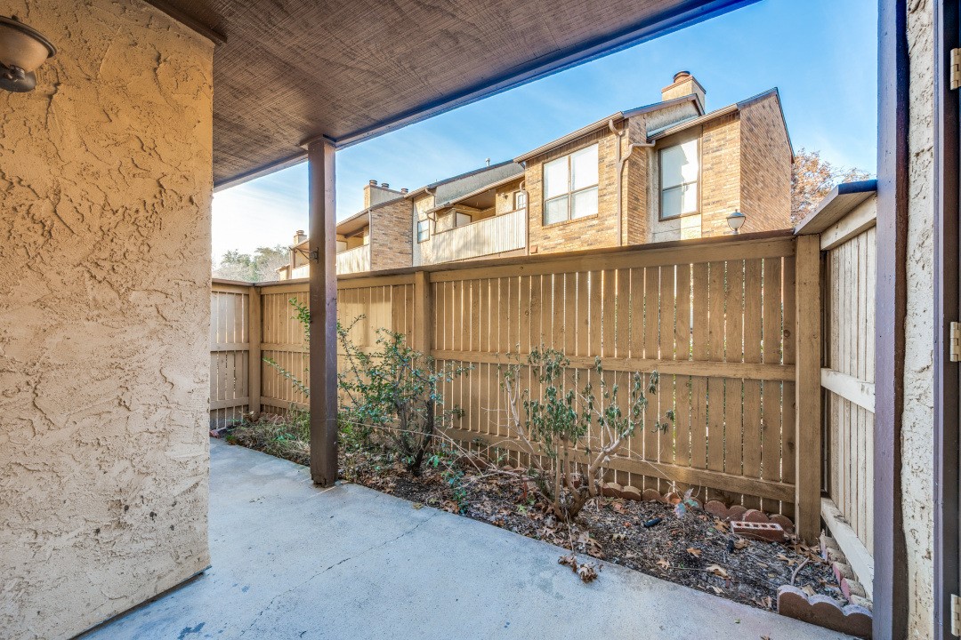 2100 Rainbow Drive Arlington TX 76011
