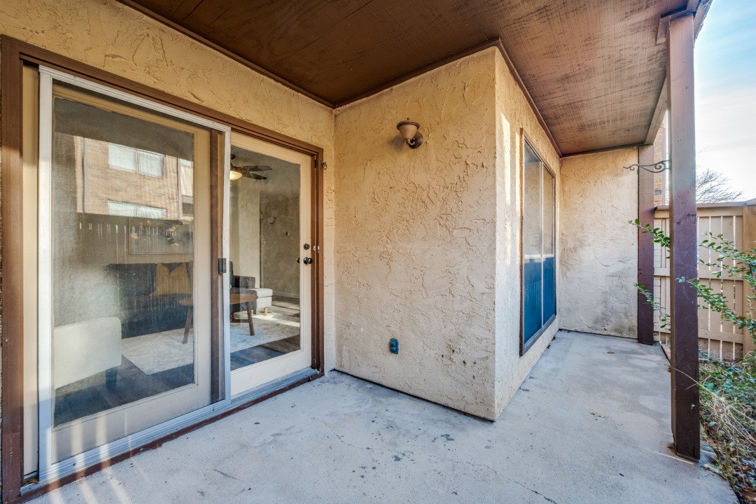 2100 Rainbow Drive Arlington TX 76011