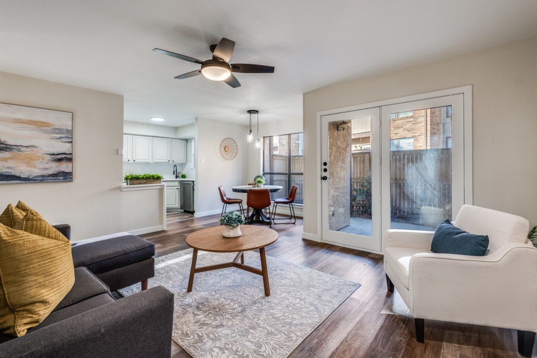 2100 Rainbow Drive Arlington TX 76011