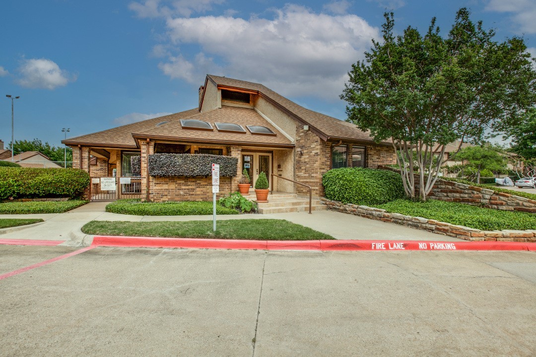 2100 Rainbow Drive Arlington TX 76011
