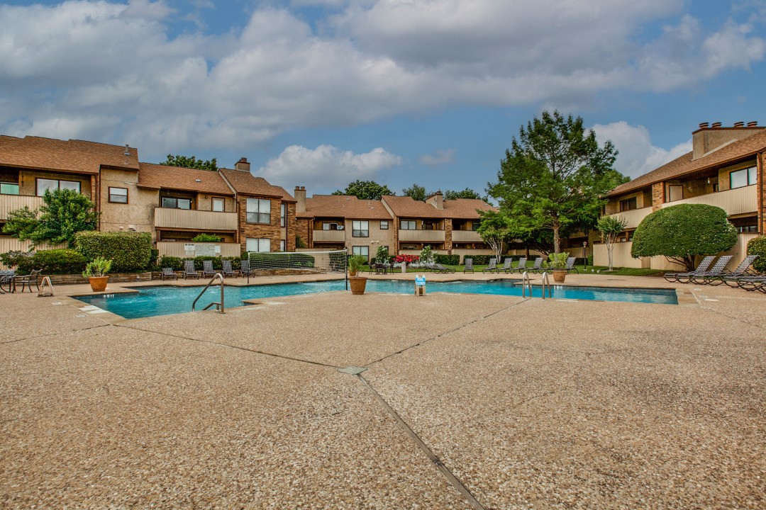 2100 Rainbow Drive Arlington TX 76011