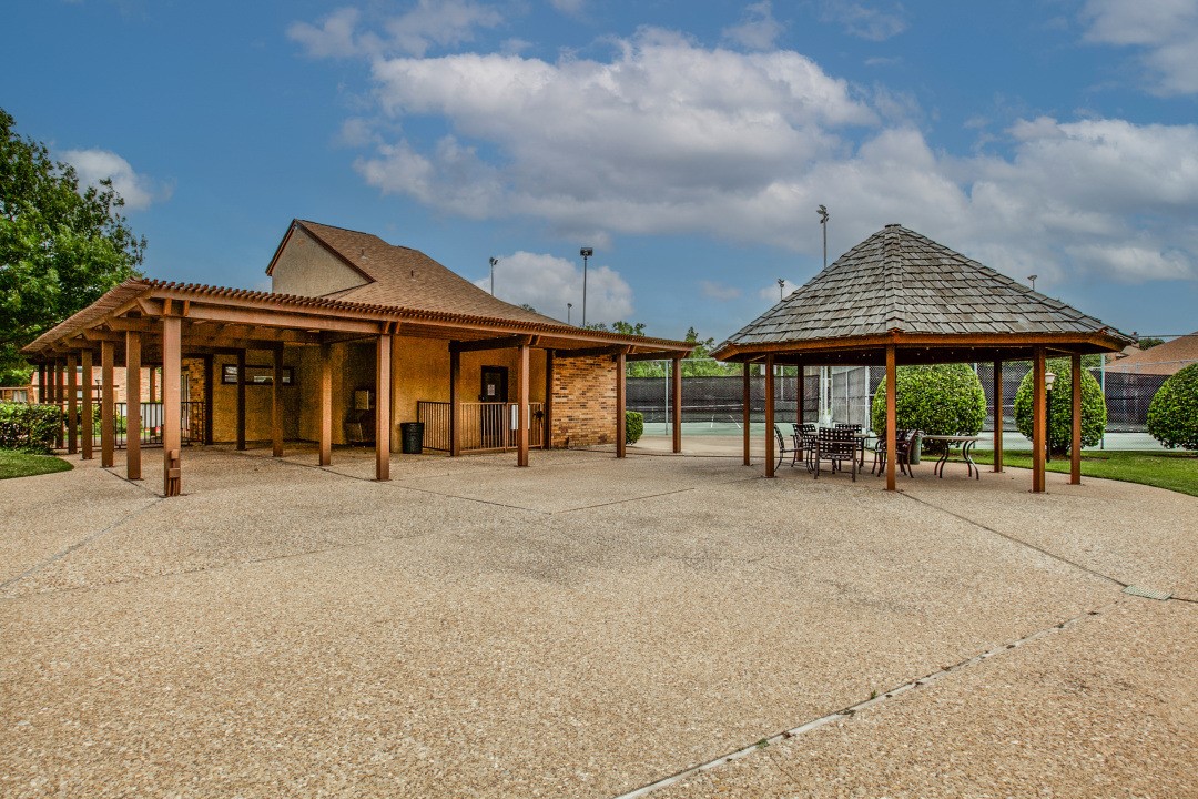 2100 Rainbow Drive Arlington TX 76011