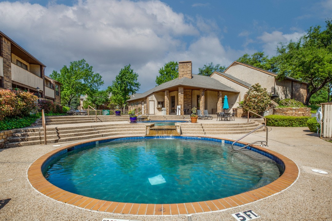 2100 Rainbow Drive Arlington TX 76011