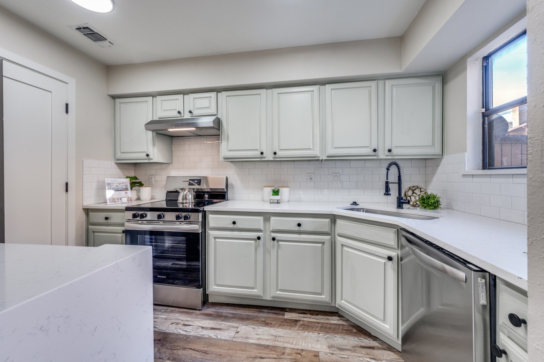 2100 Rainbow Drive Arlington TX 76011