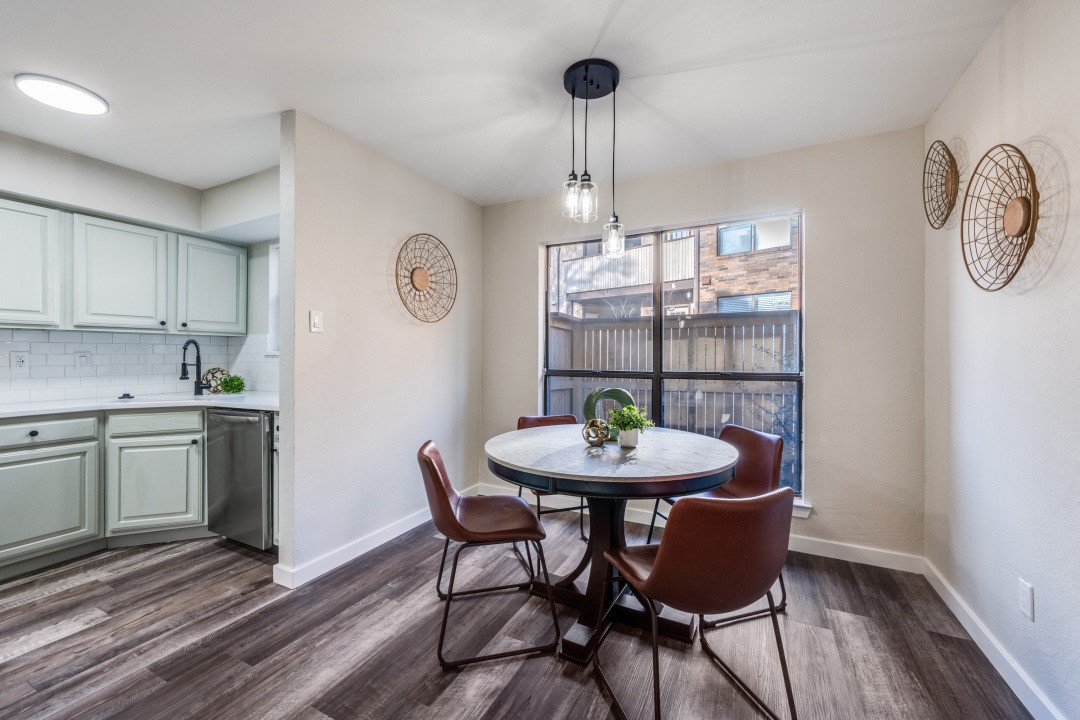 2100 Rainbow Drive Arlington TX 76011