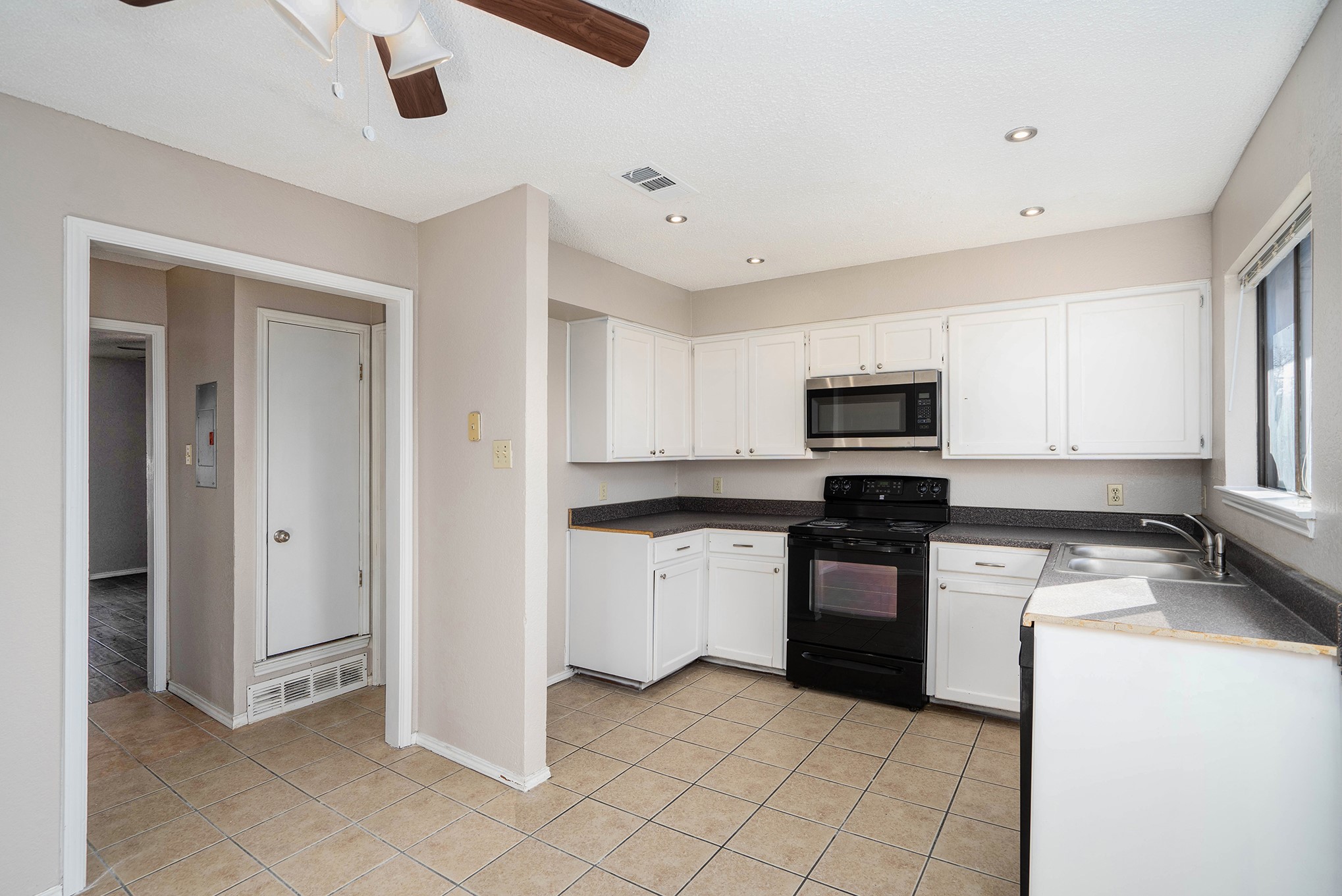 3301 Aurora Street Haltom City TX 76117