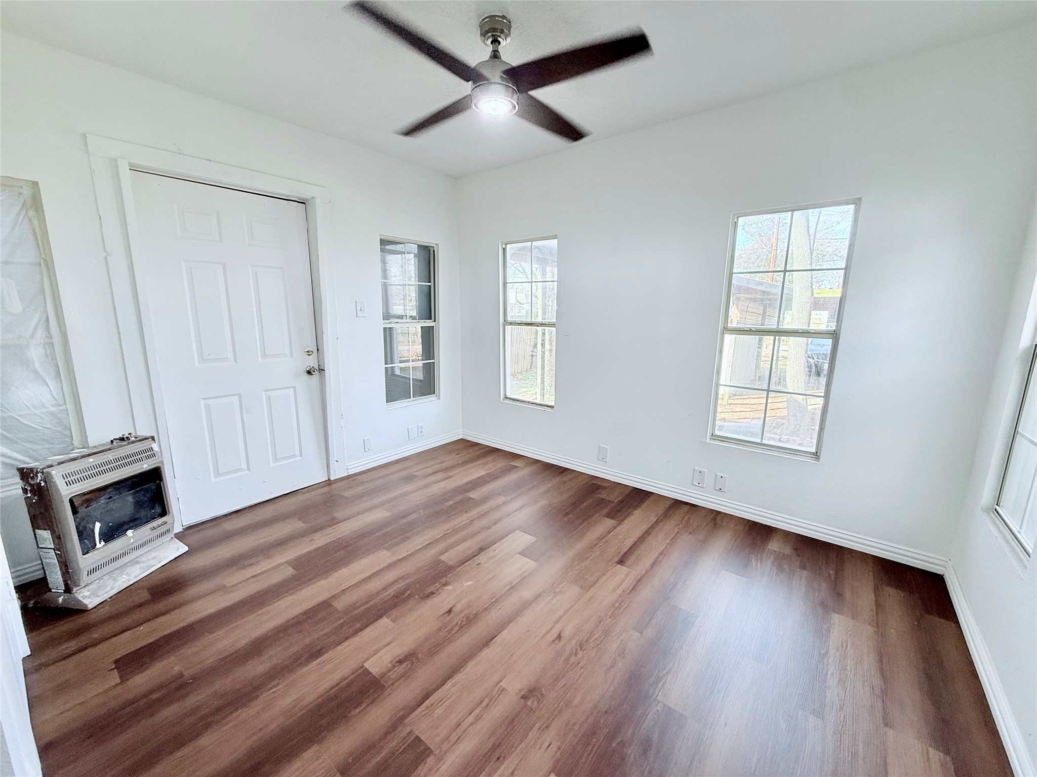 727 W Day Street Denison TX 75020