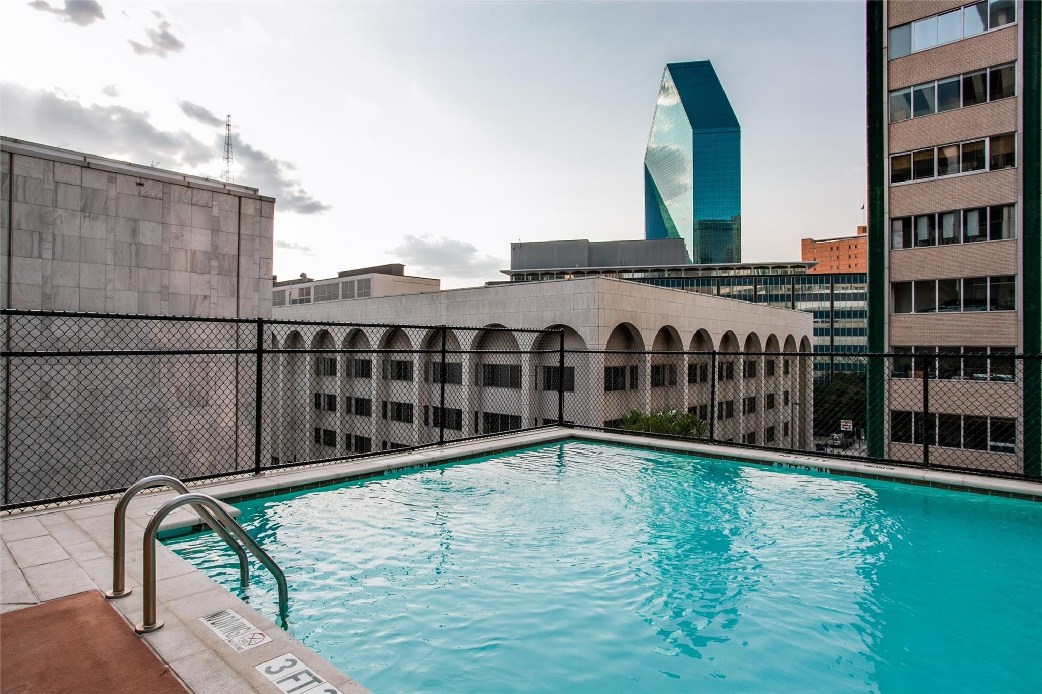 1505 Elm Street Dallas TX 75201