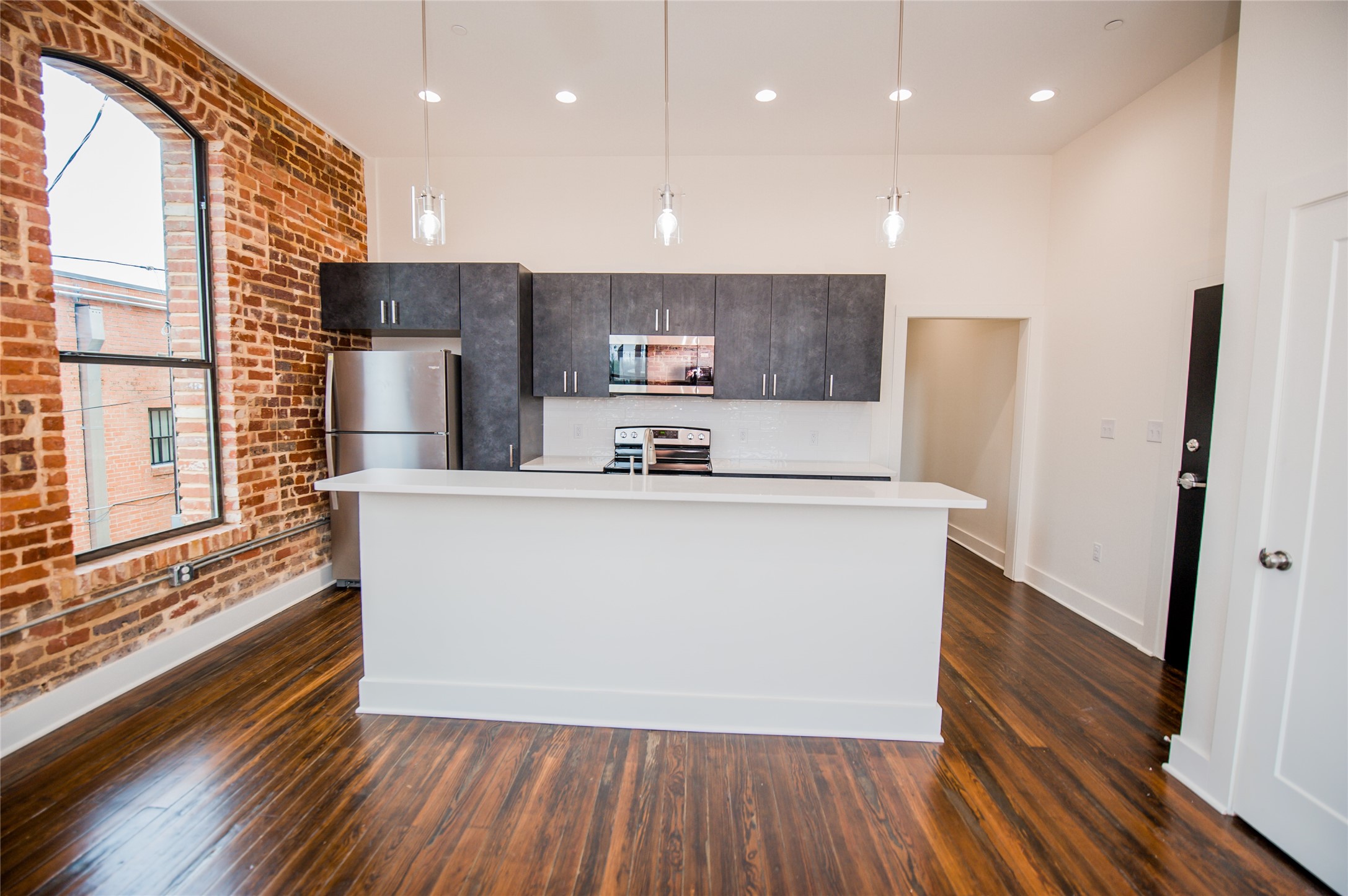 110 W Knox Street Ennis TX 75119