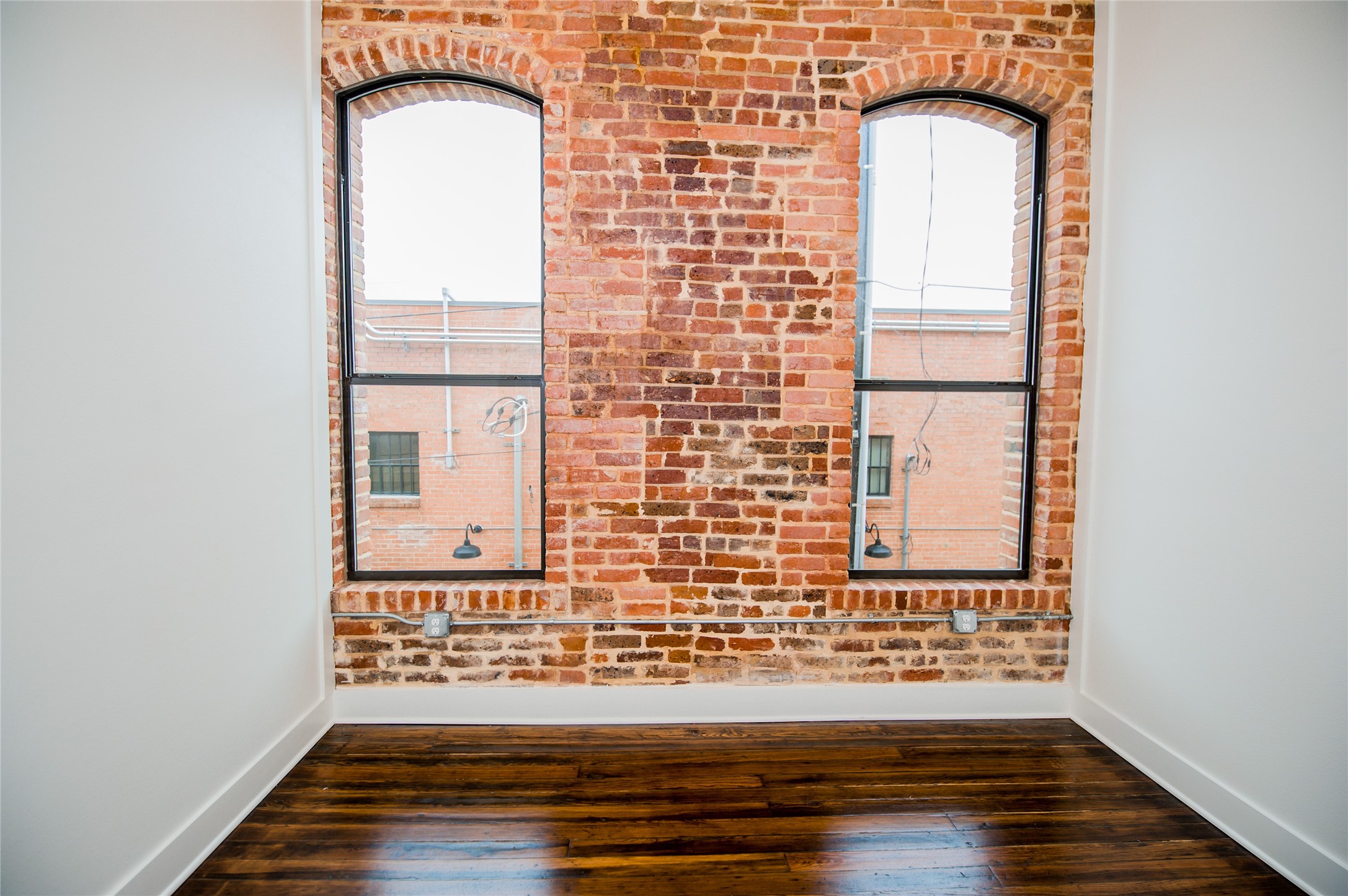 110 W Knox Street Ennis TX 75119