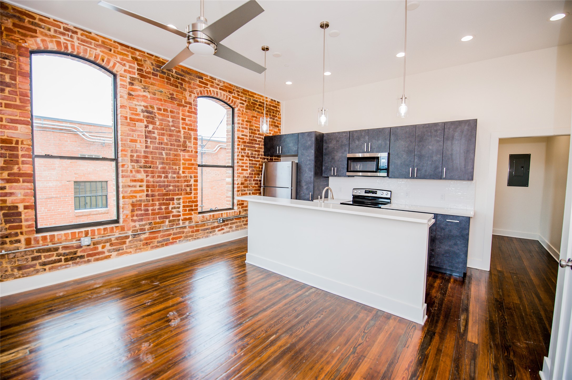 110 W Knox Street Ennis TX 75119