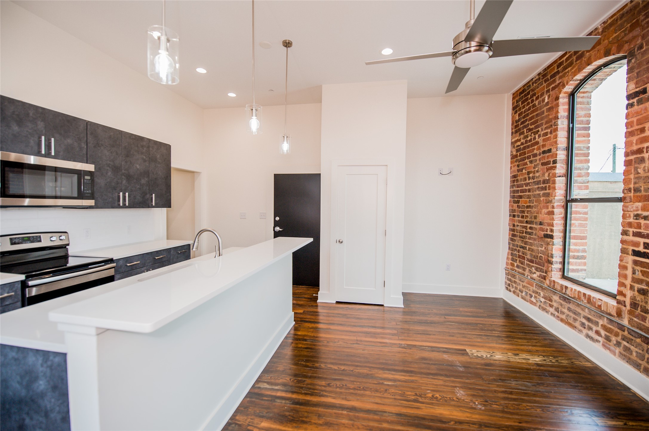 110 W Knox Street Ennis TX 75119