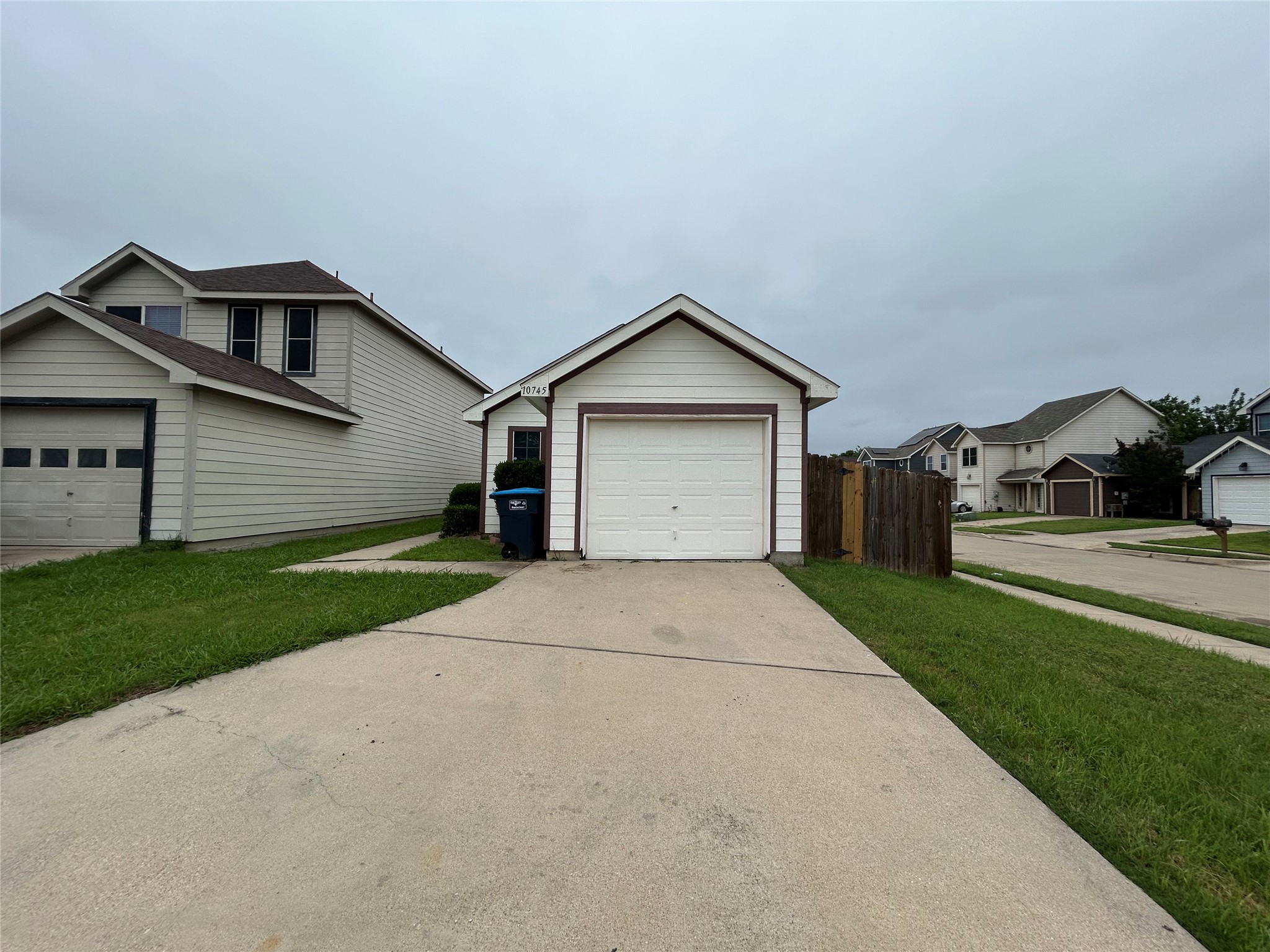 10745 Many Oaks Drive Fort Worth TX 76140