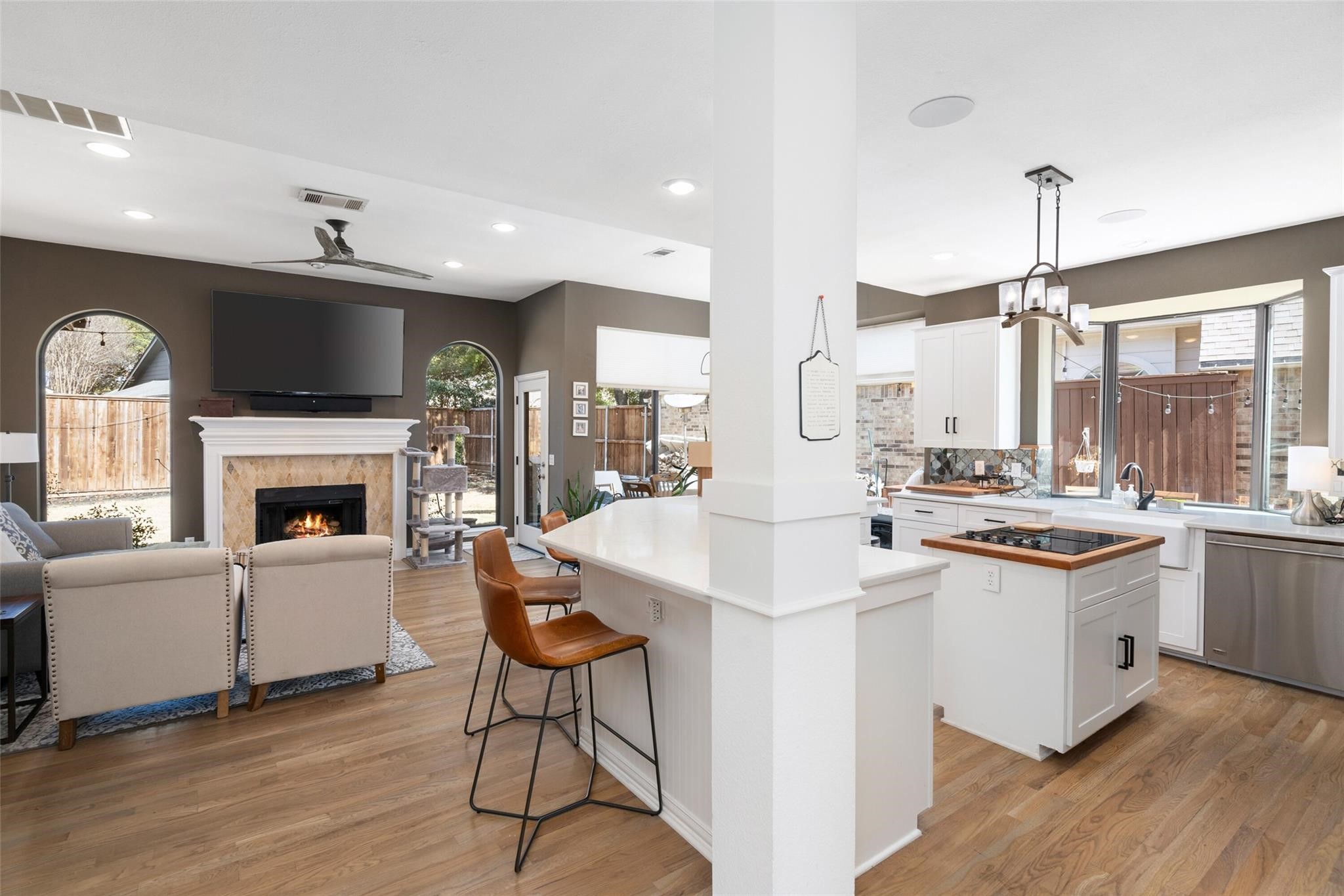 4011 Azure Lane Addison TX 75001