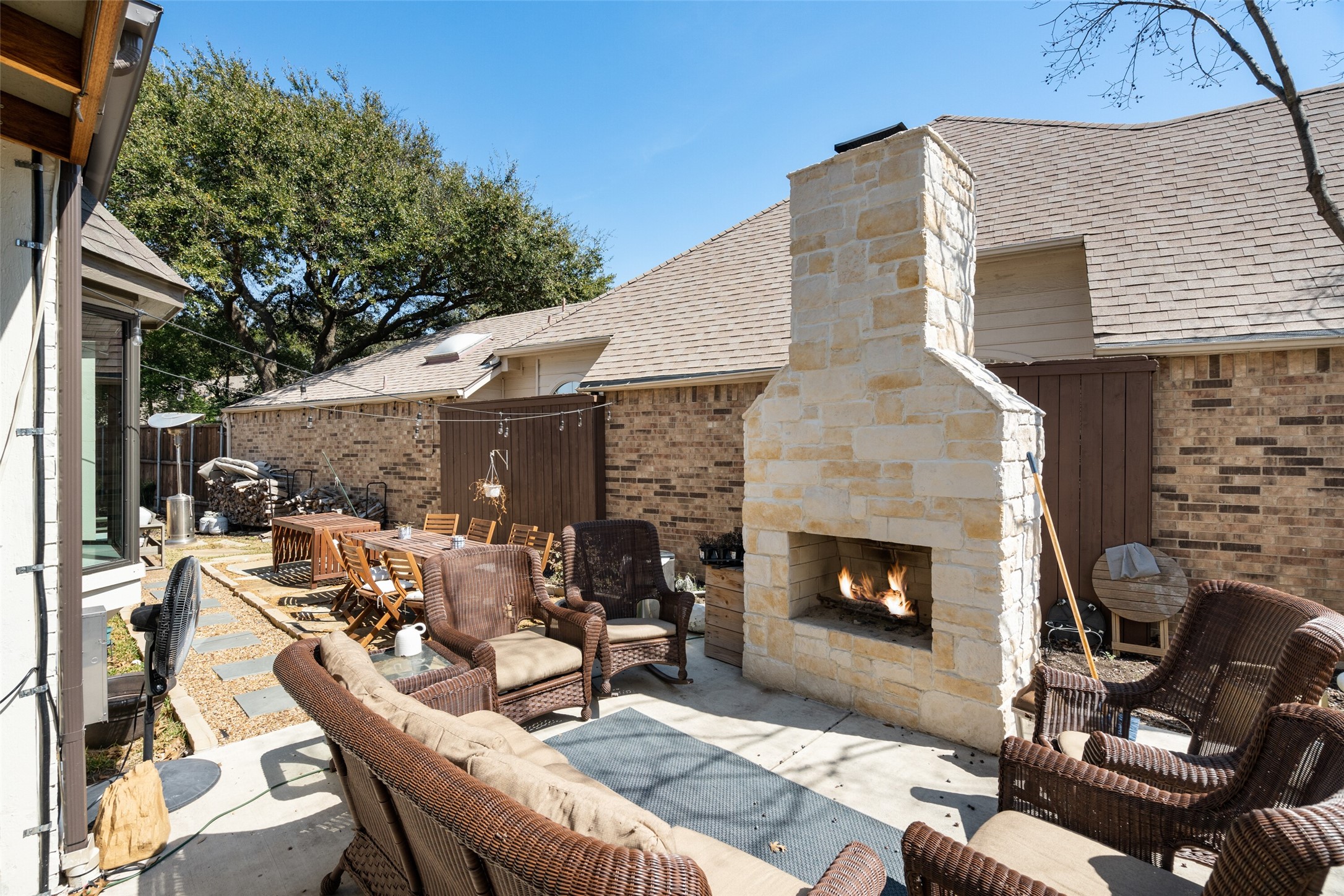 4011 Azure Lane Addison TX 75001
