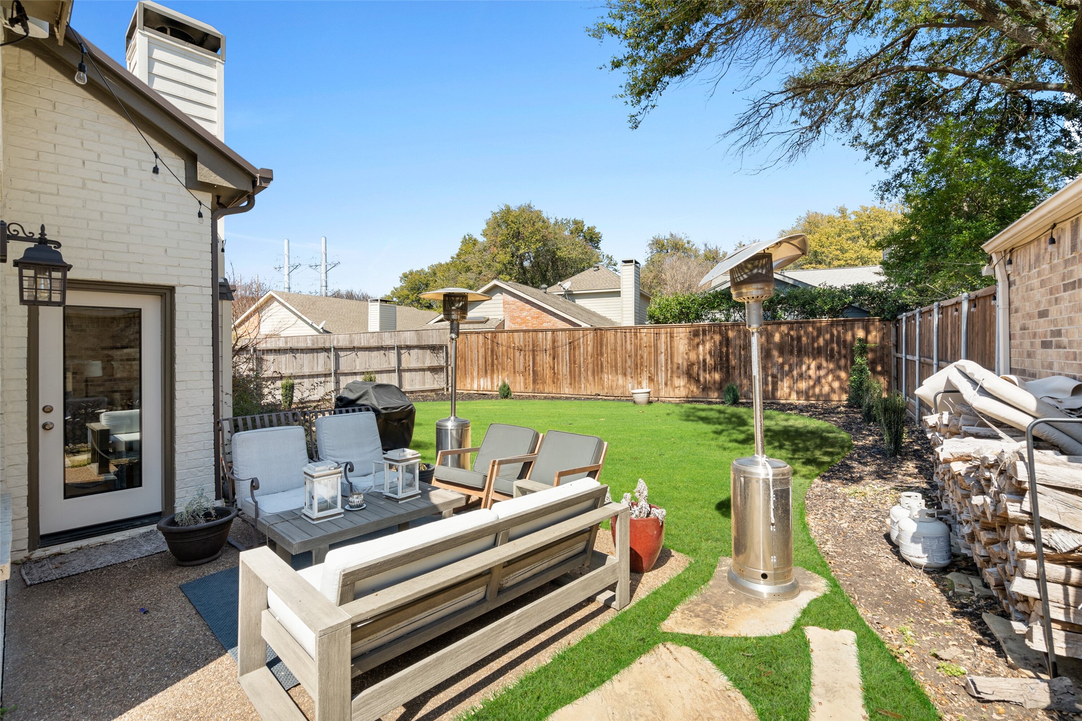 4011 Azure Lane Addison TX 75001
