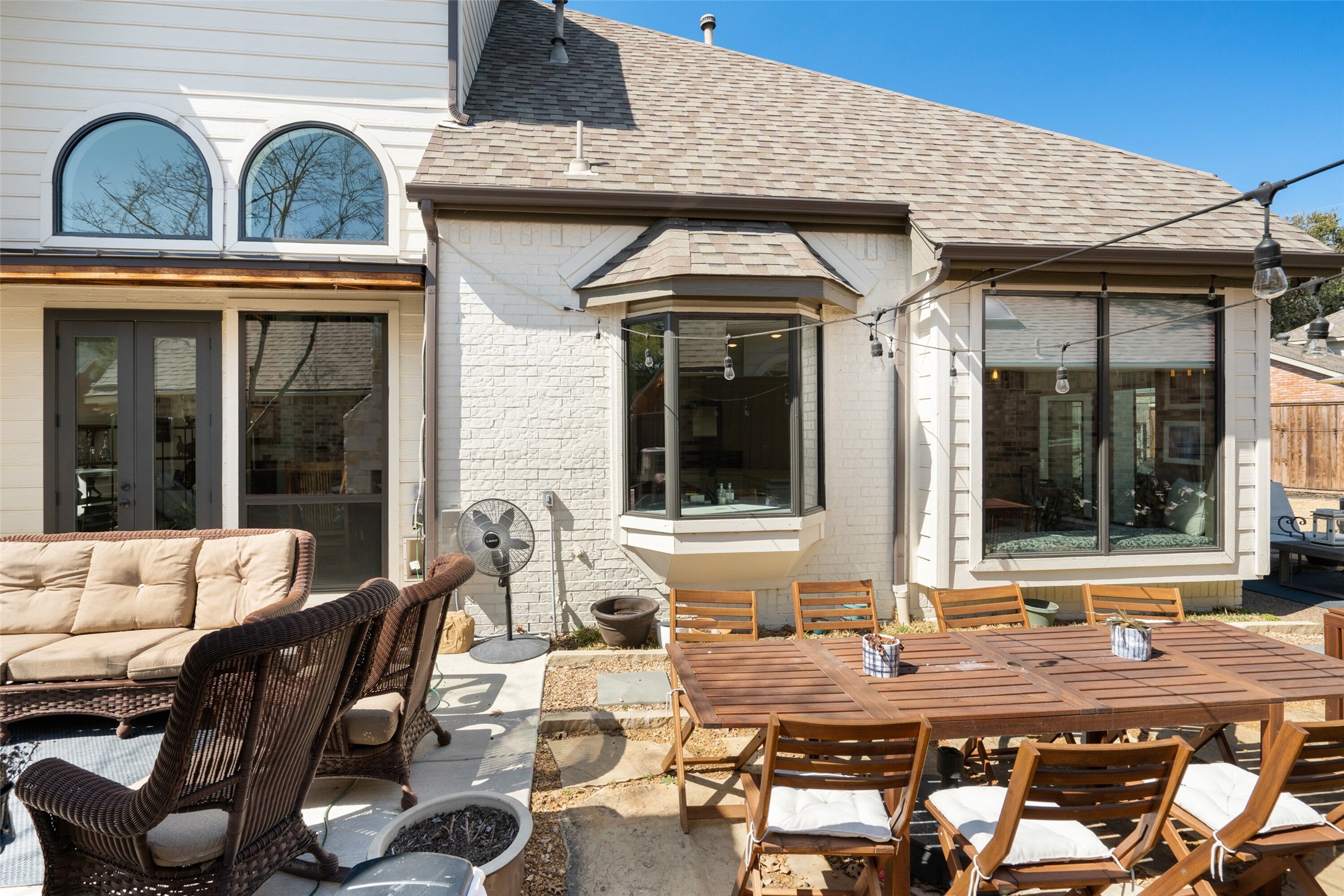 4011 Azure Lane Addison TX 75001