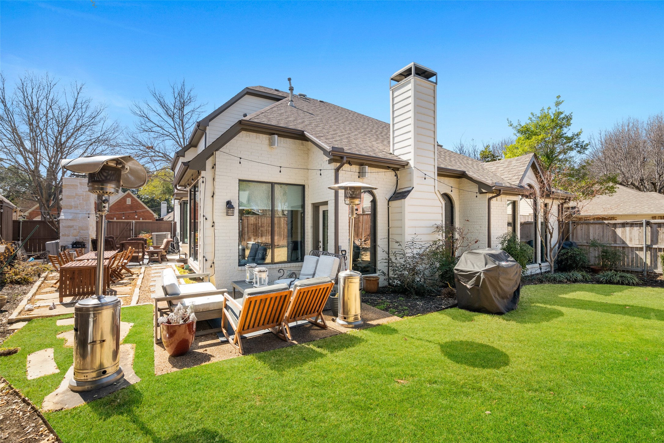 4011 Azure Lane Addison TX 75001
