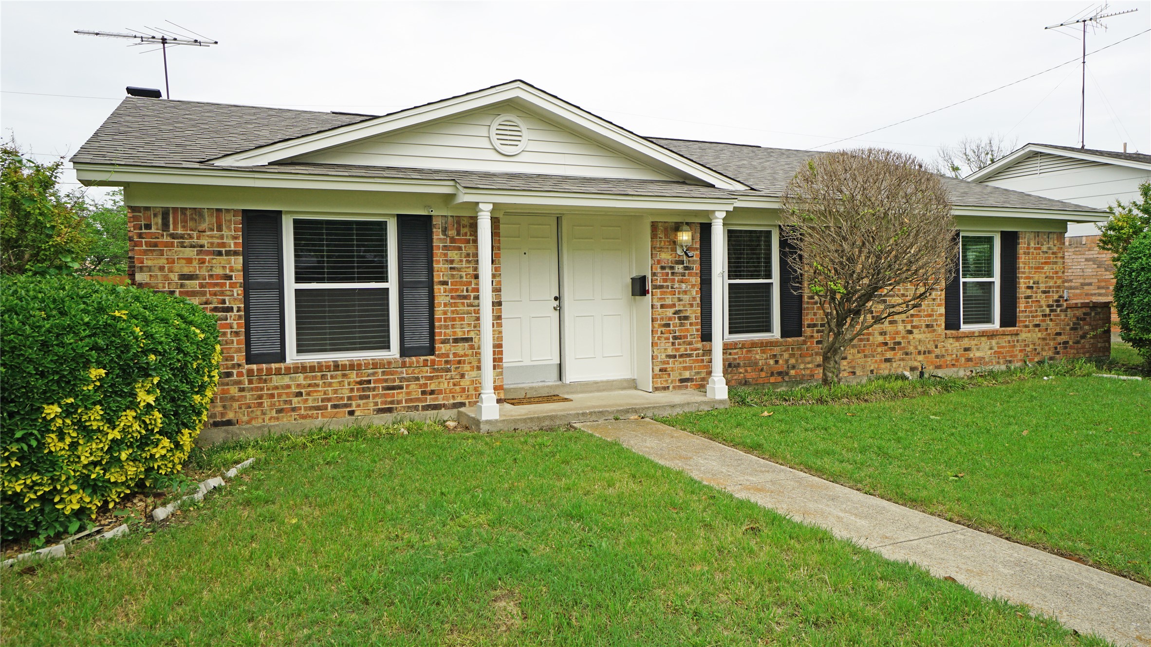 1622 Crest Park Drive Garland TX 75042