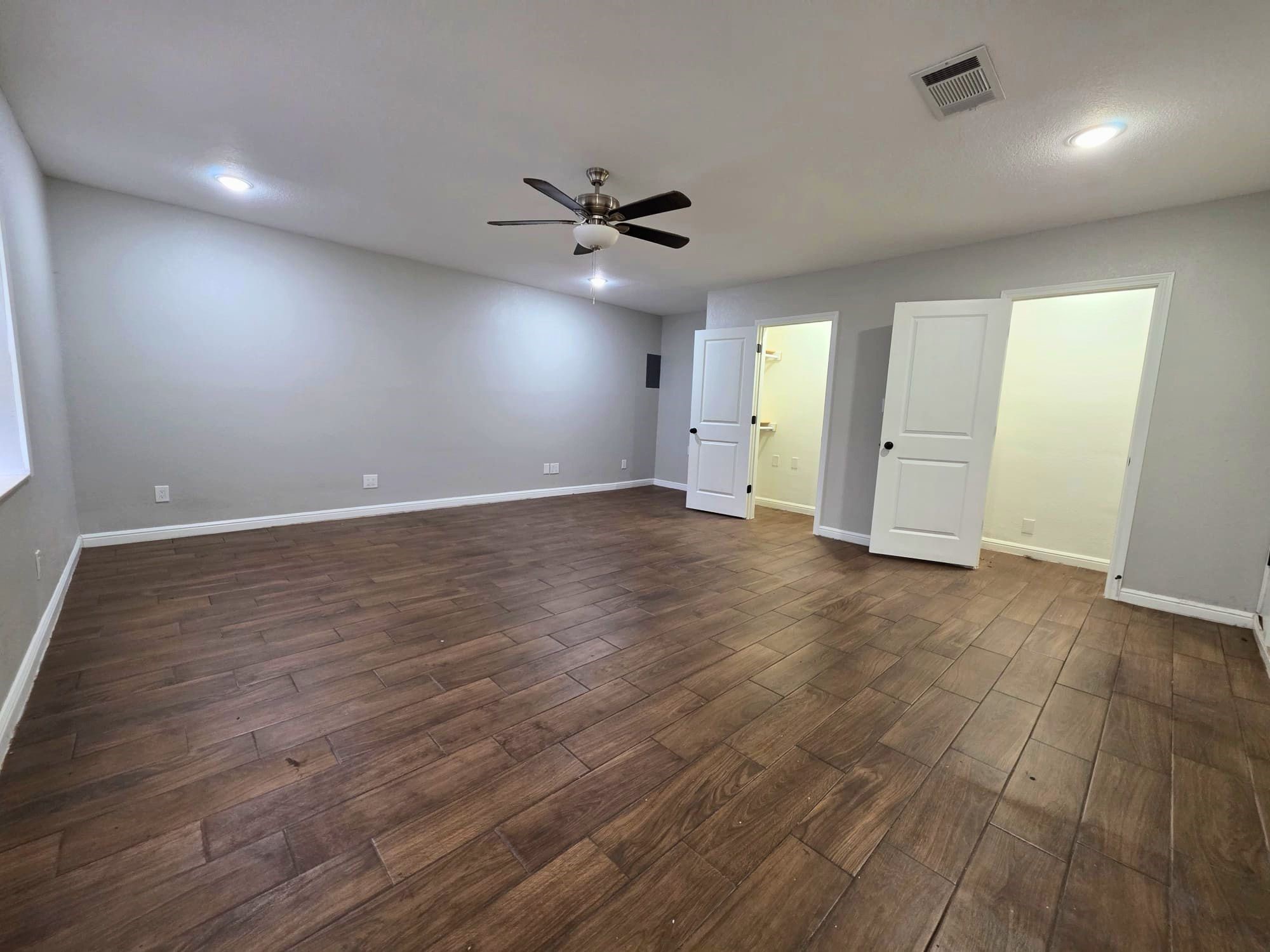 209 E Eller Avenue Crowley TX 76036