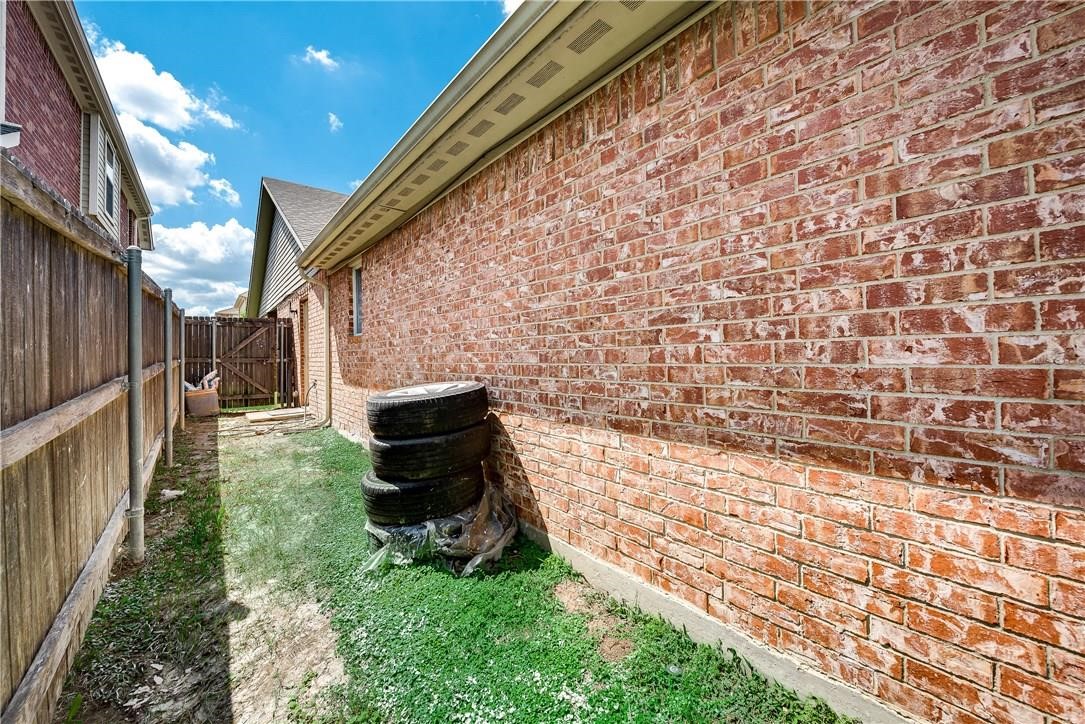 952 Bentwood Trail Grand Prairie TX 75052